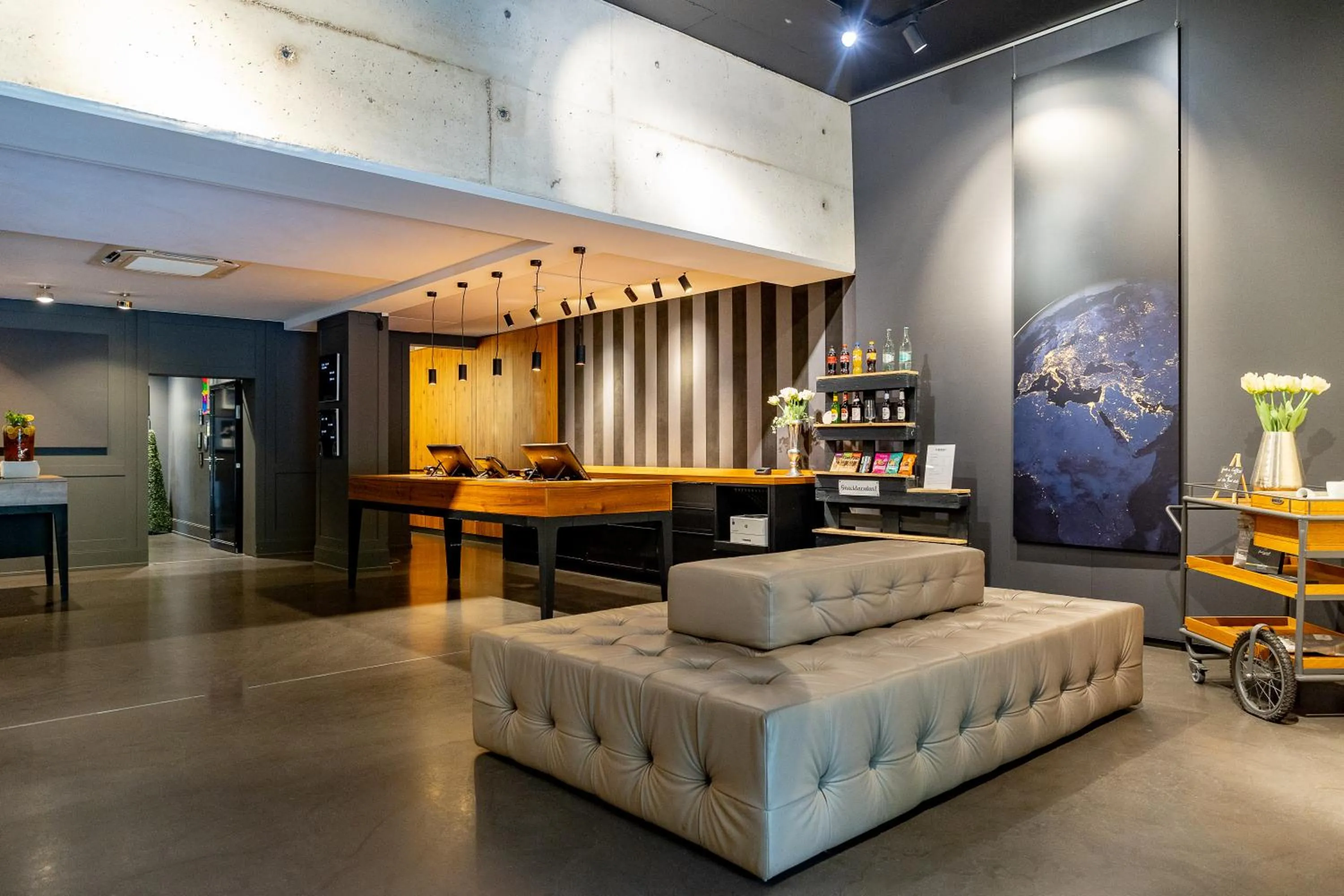 Lobby or reception in &REPEAT Köln Airport