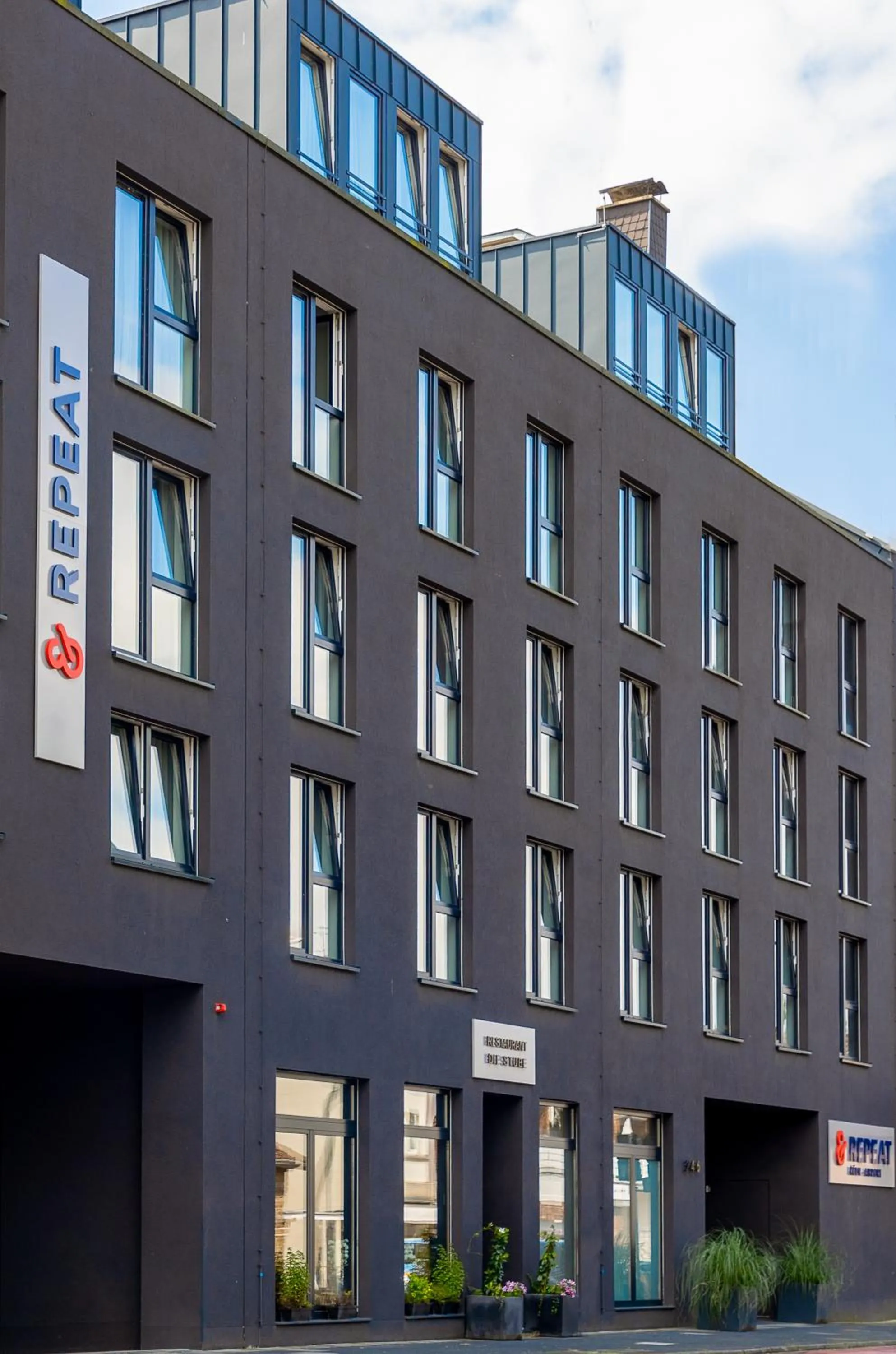 Facade/entrance in &REPEAT Köln Airport