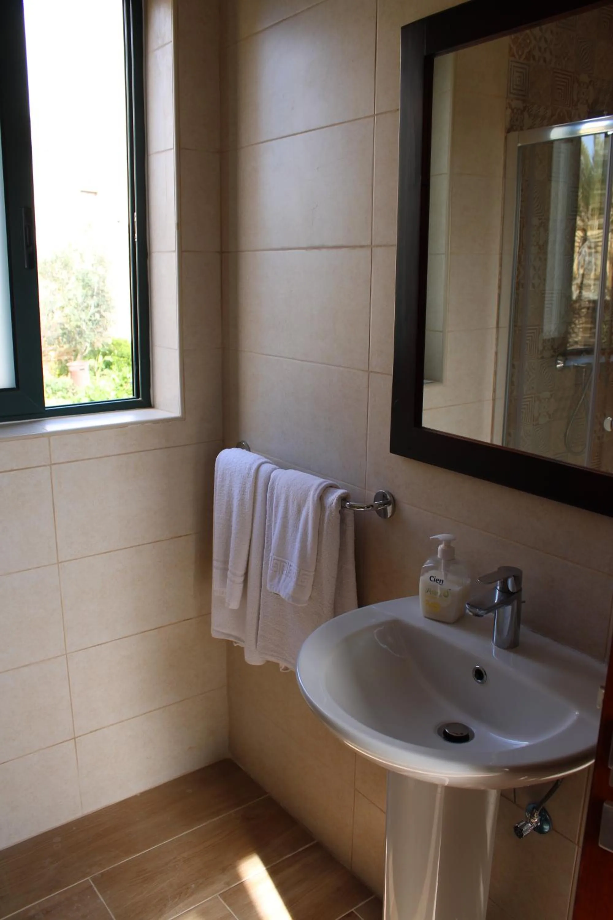 Bathroom in Il-Wileġ Bed & Breakfast