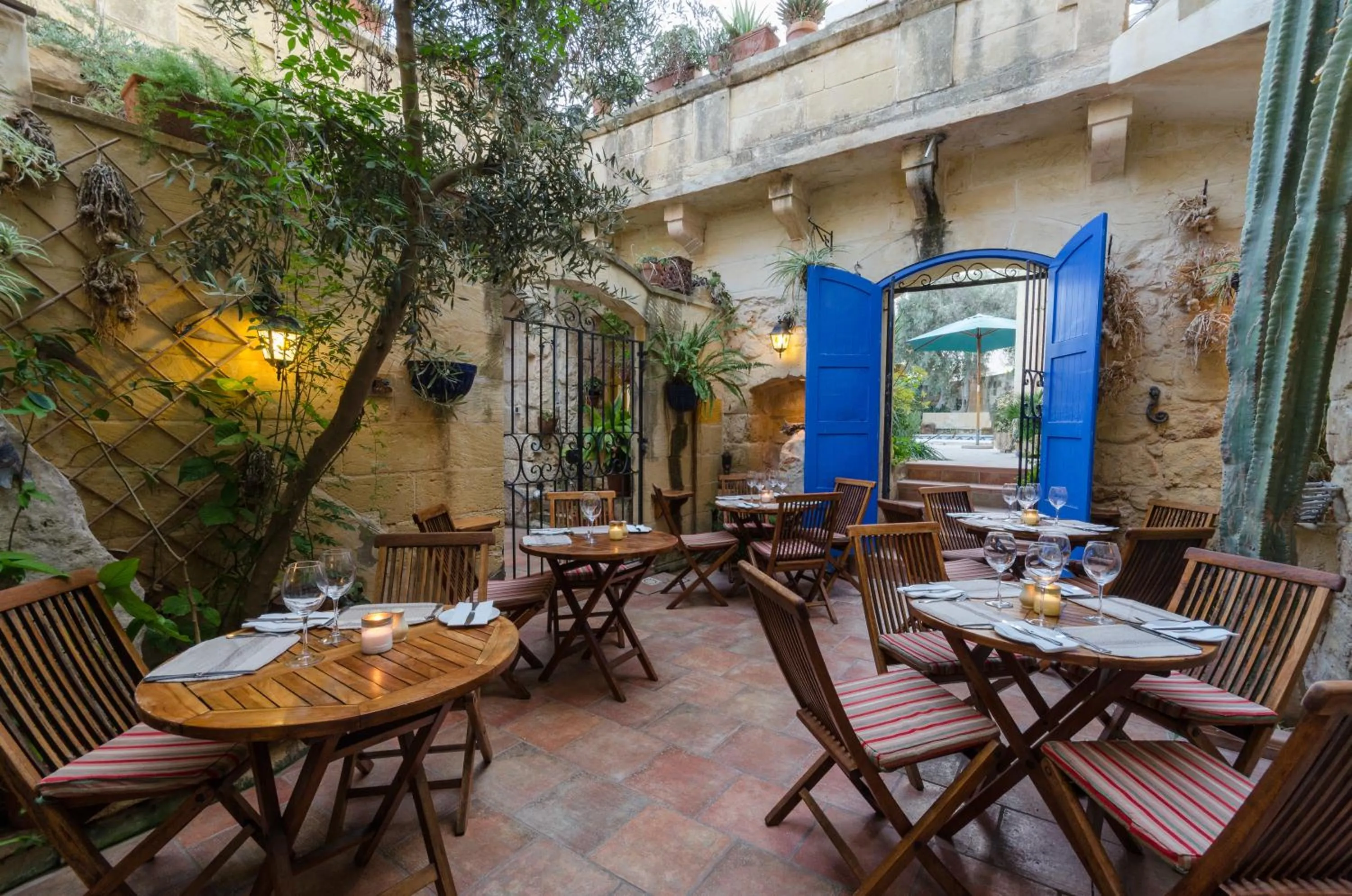 Patio, Restaurant/Places to Eat in Il-Wileġ Bed & Breakfast