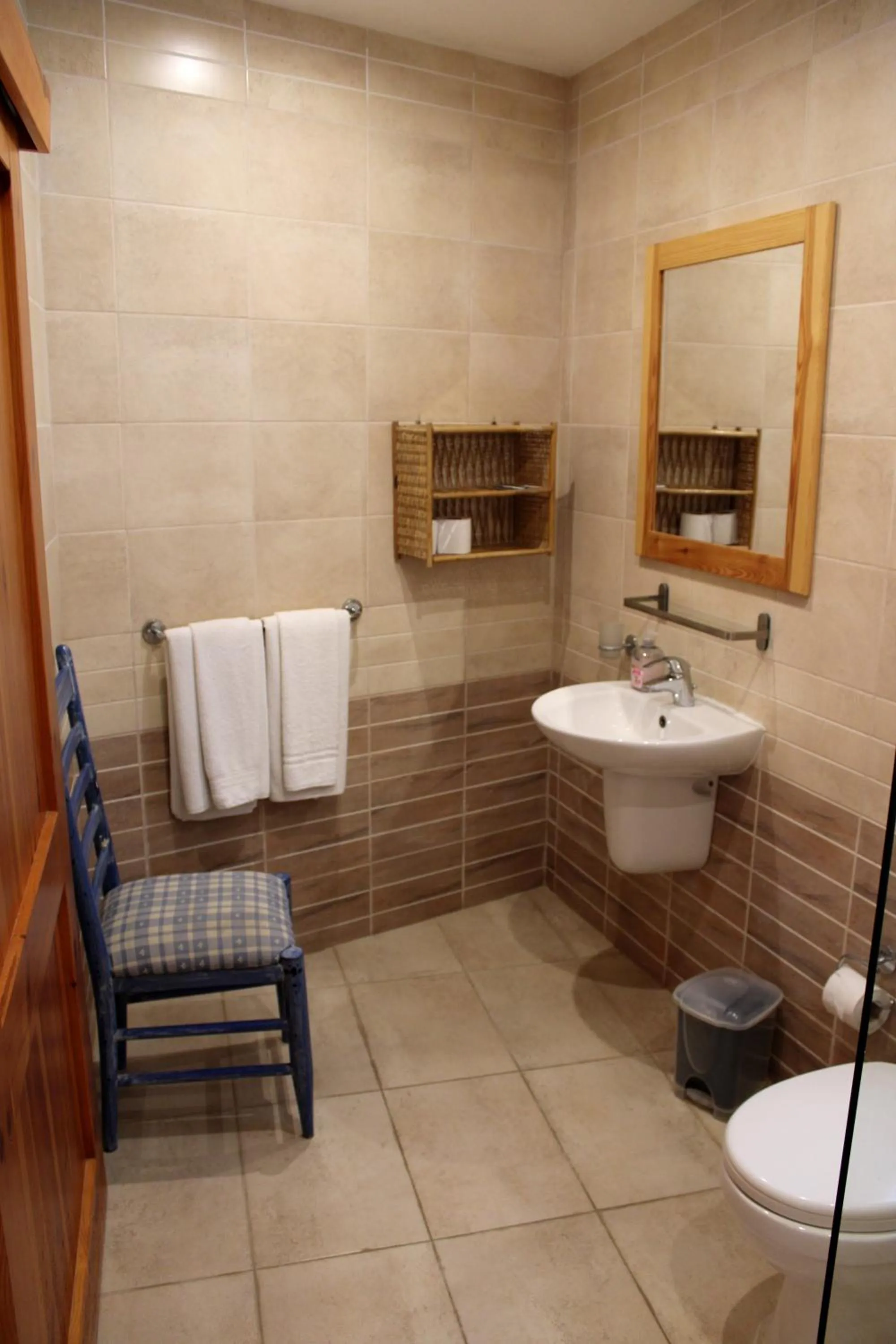 Shower, Bathroom in Il-Wileġ Bed & Breakfast