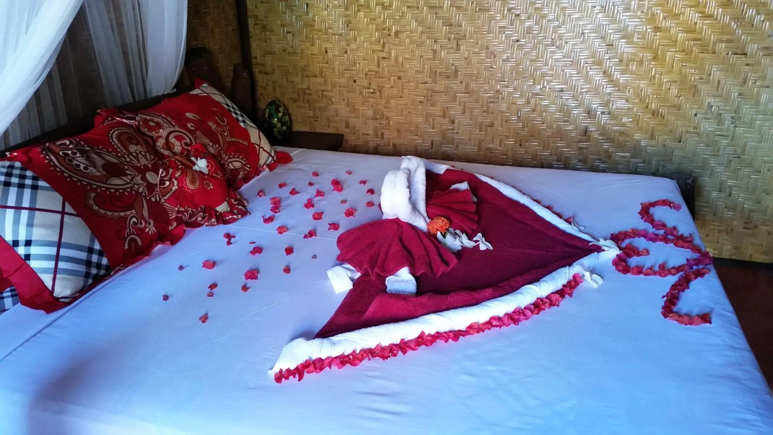 Decorative detail, Bed in Kampung Meno Bungalows