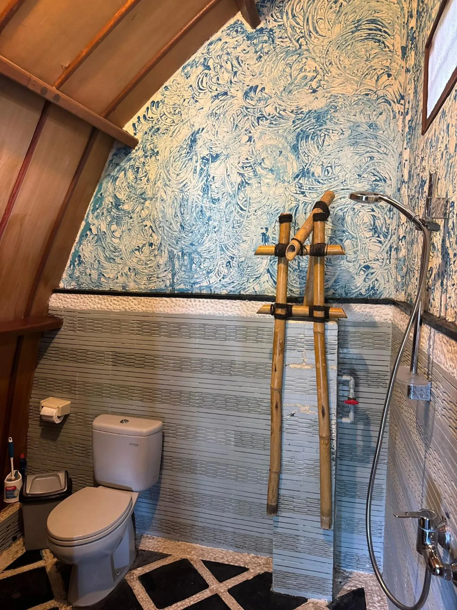 Bathroom in Kampung Meno Bungalows