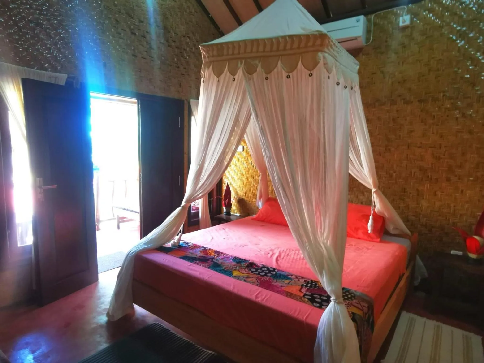 Photo of the whole room, Bed in Kampung Meno Bungalows