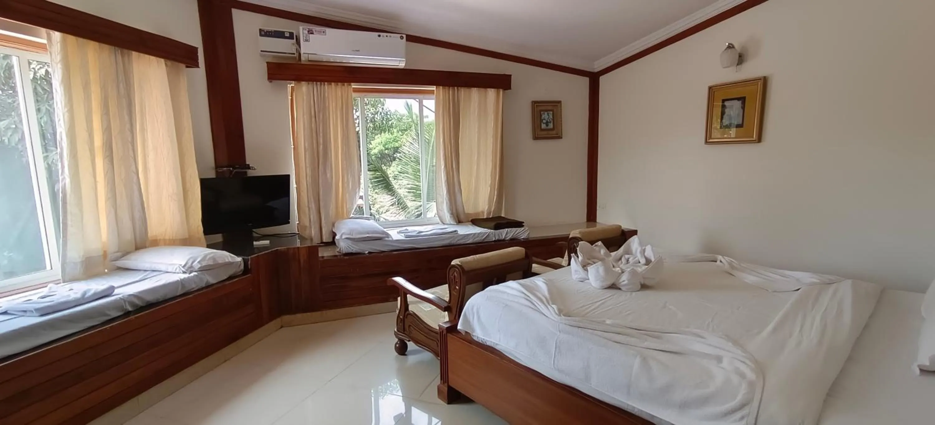 Bed in Sunset Beach Resort