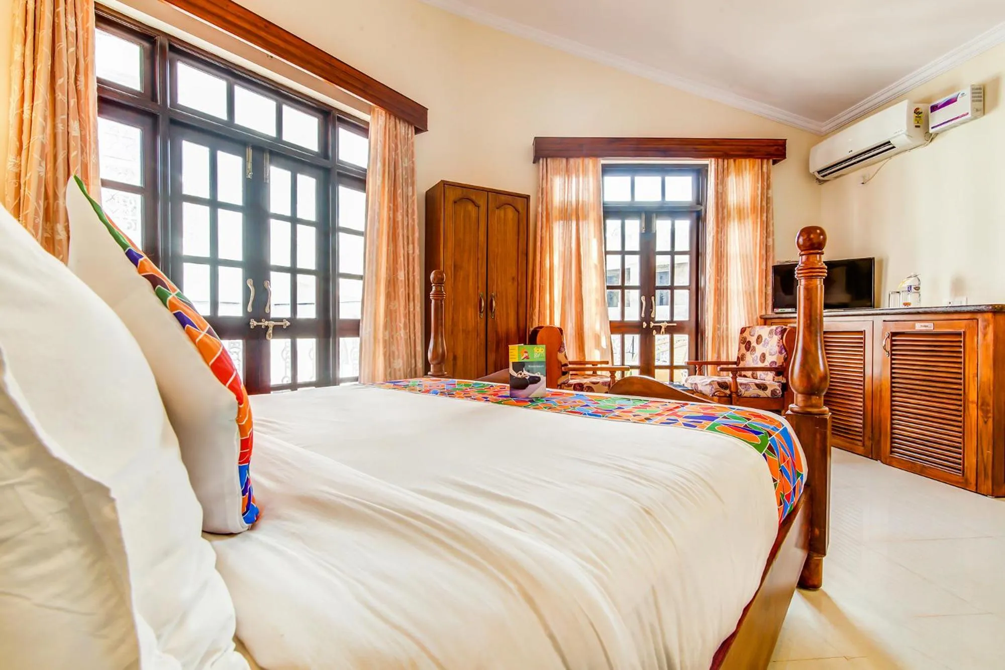 Bedroom, Bed in Sunset Beach Resort