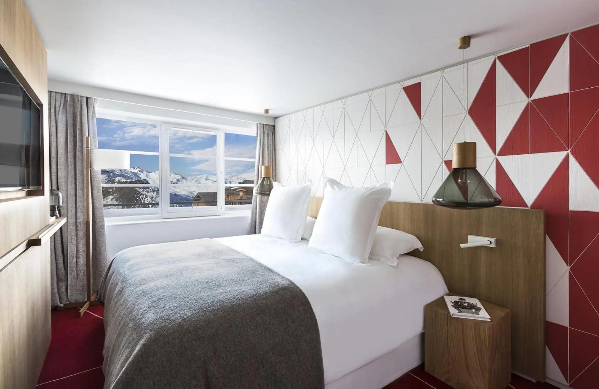 TV and multimedia, Bed in White 1921 Courchevel