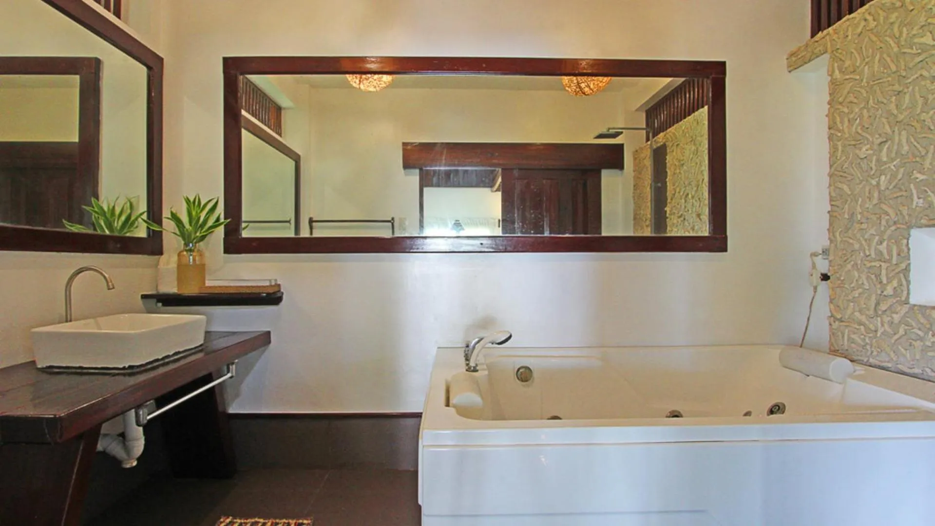 Bathroom in Ocean 101 Beach Resort