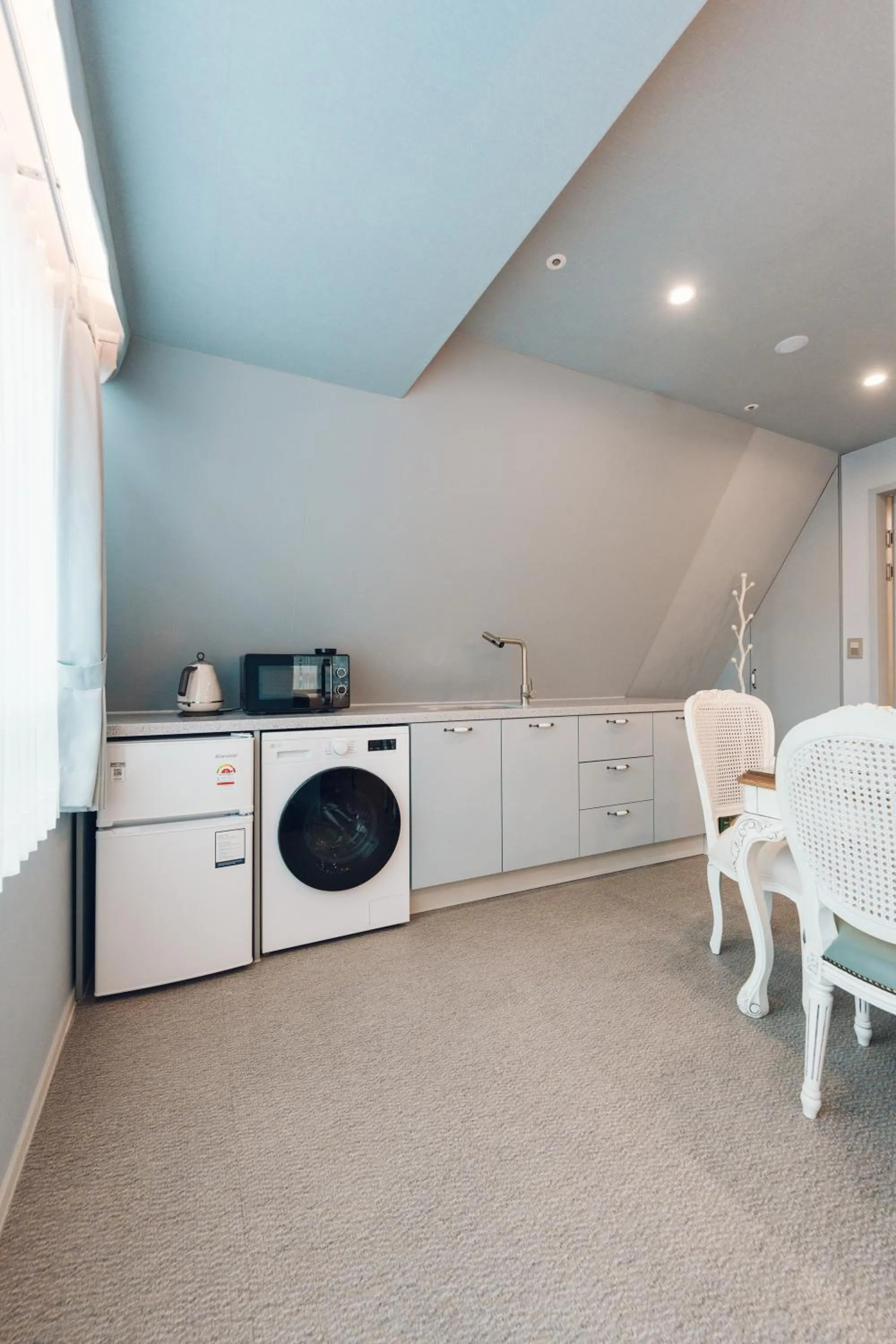 washing machine in Monthliv Jongno Jonggak Stay