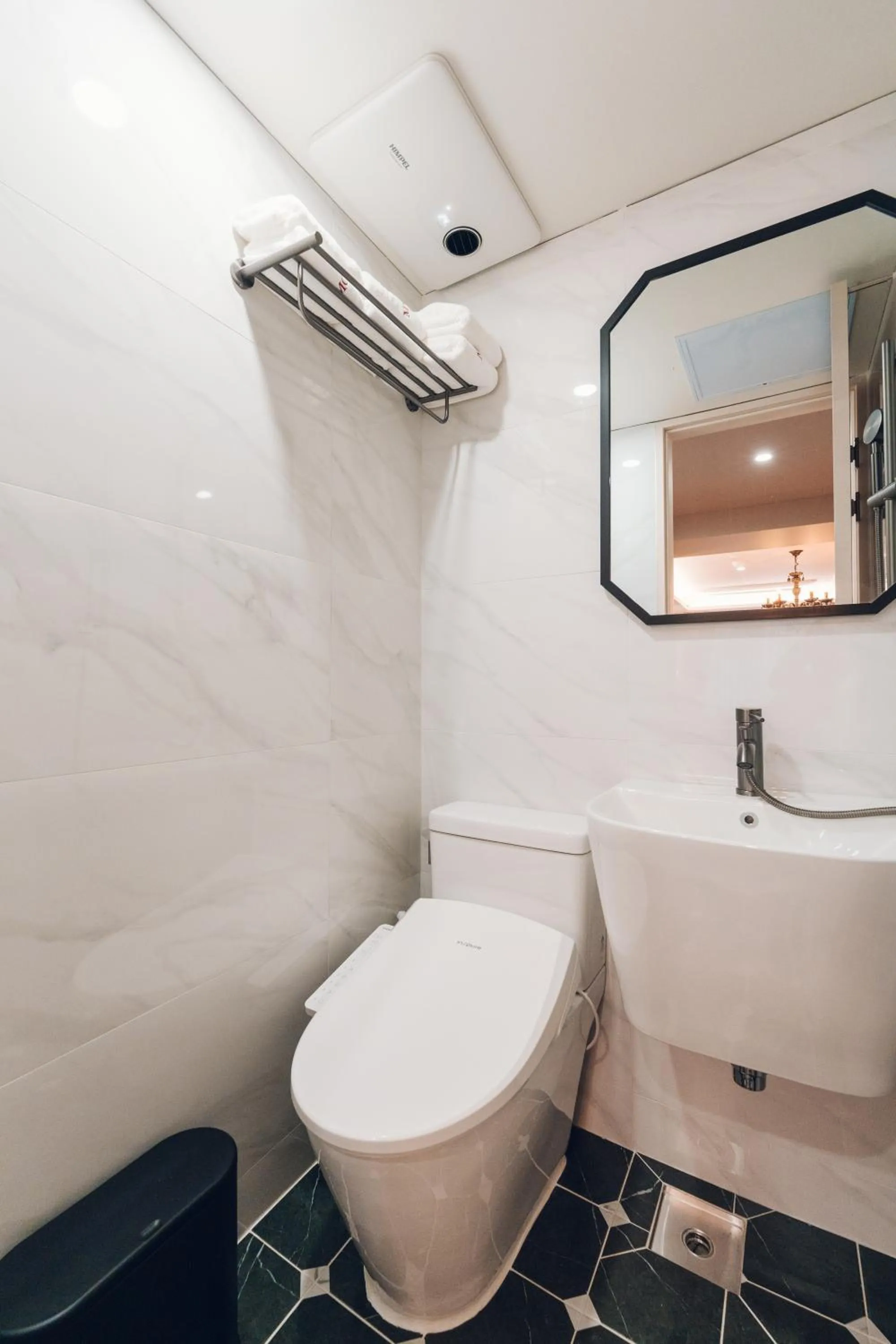 Shower in Monthliv Jongno Jonggak Stay
