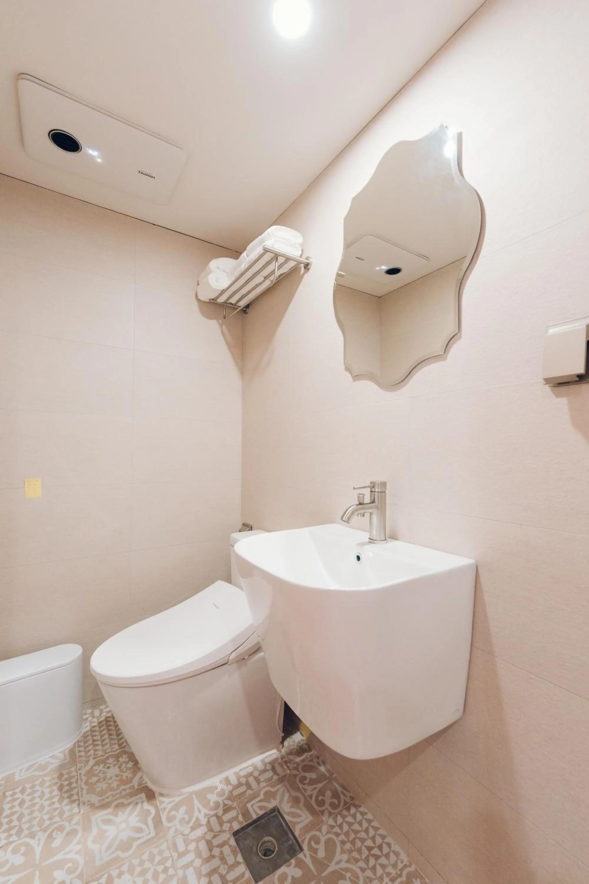 Toilet in Monthliv Jongno Jonggak Stay