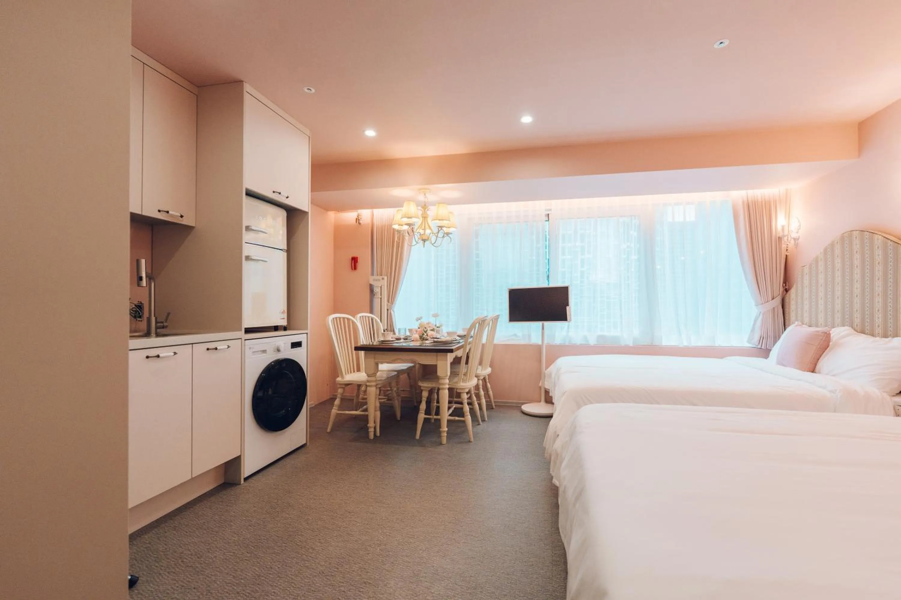 Dining area, Bed in Monthliv Jongno Jonggak Stay
