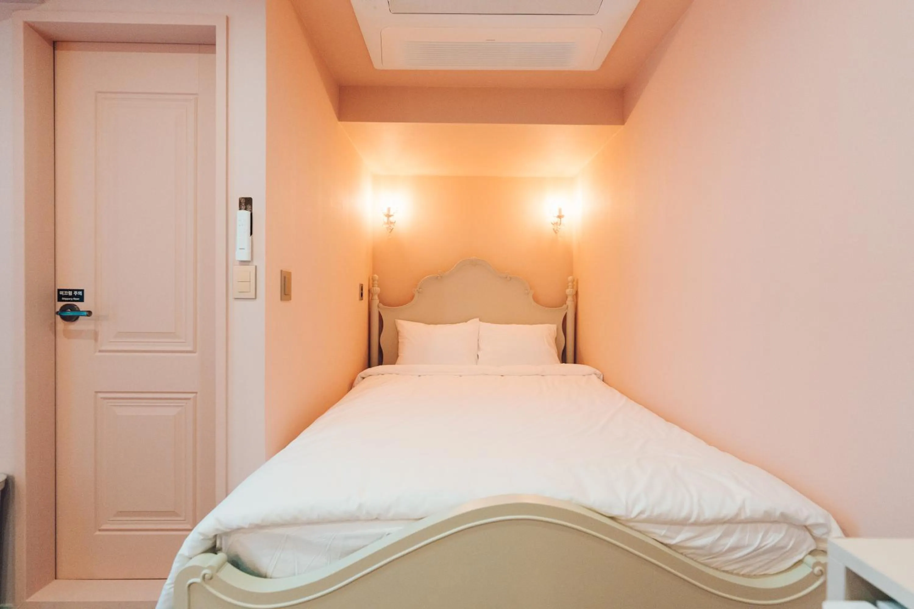 Bed in Monthliv Jongno Jonggak Stay