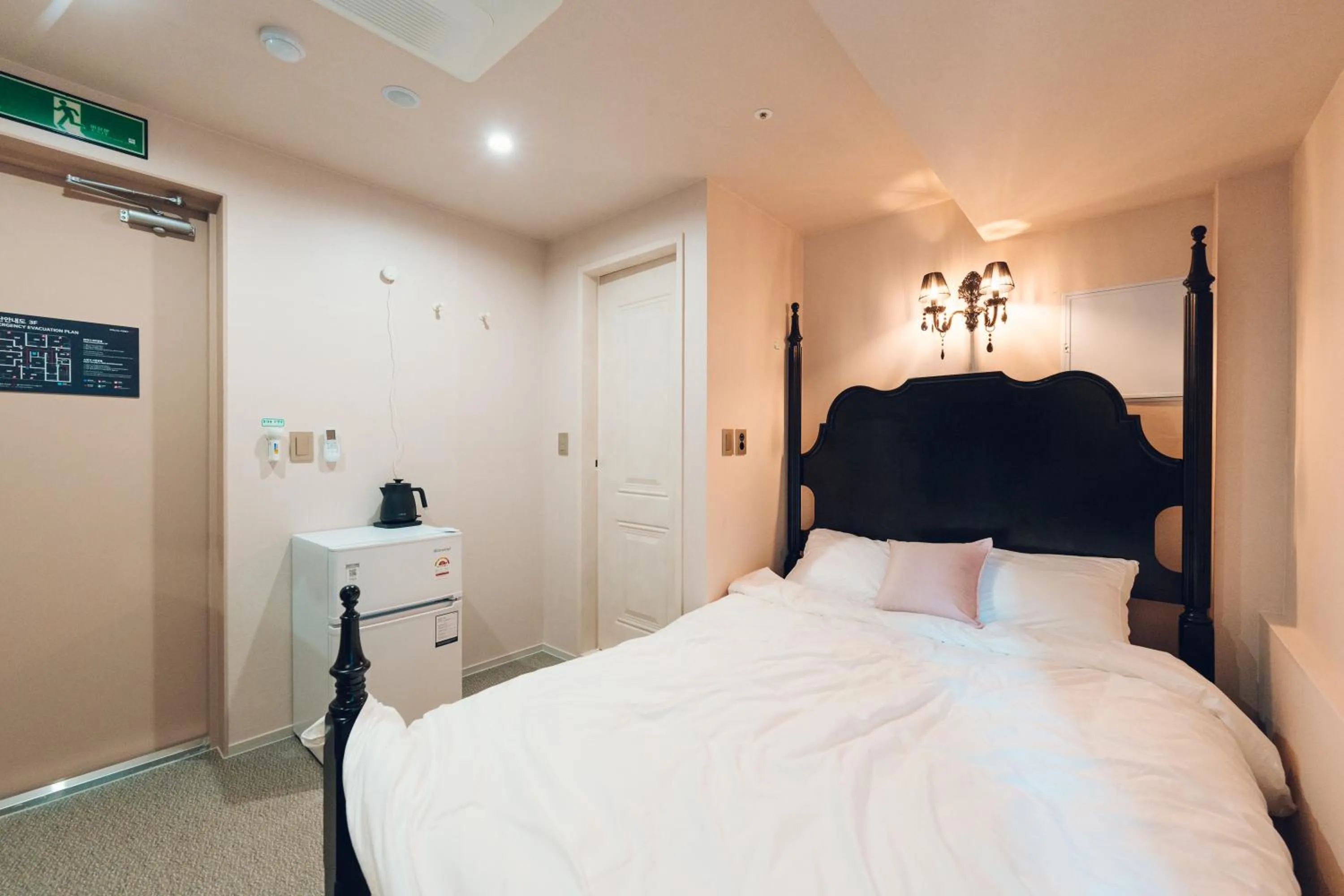 Bed in Monthliv Jongno Jonggak Stay