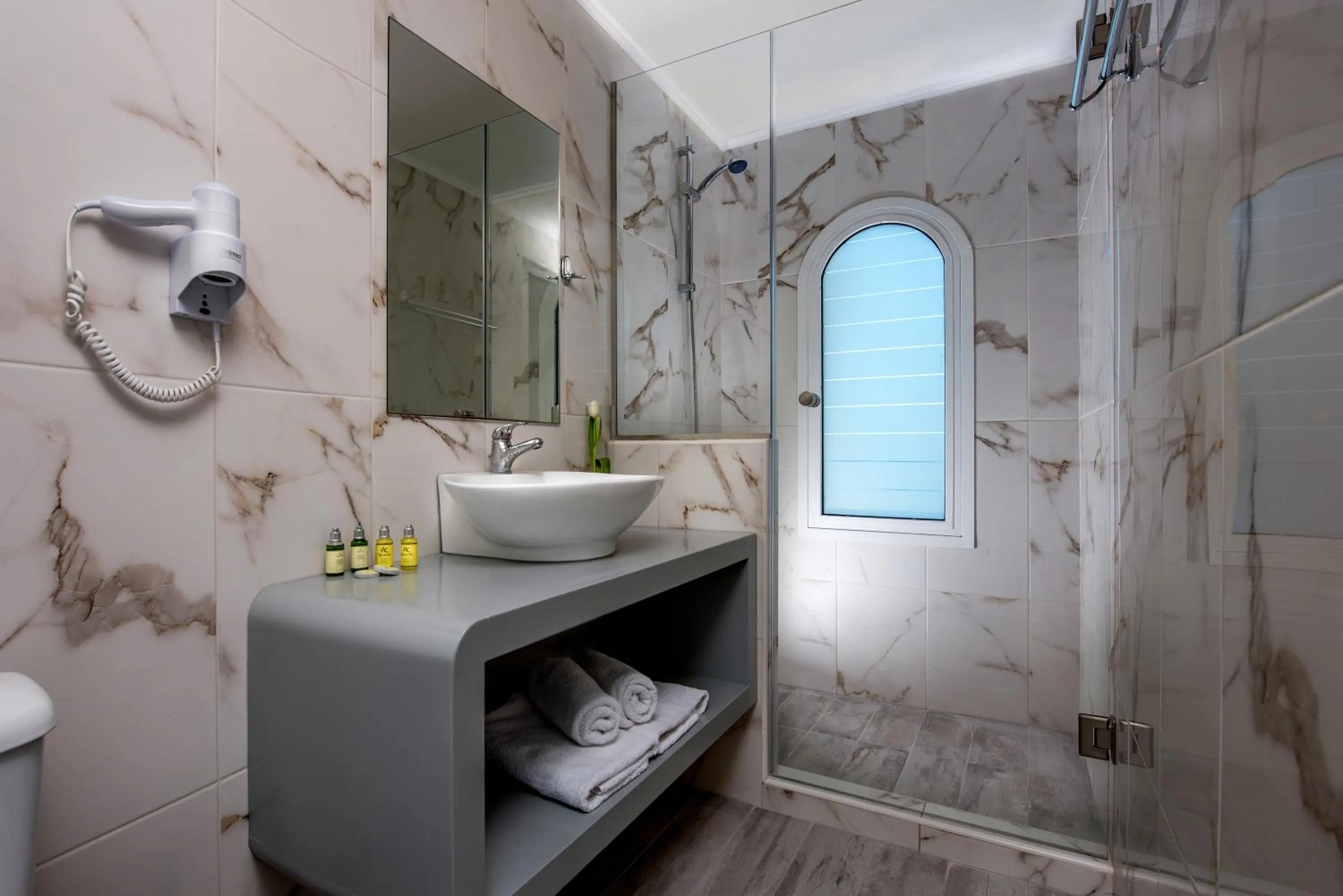 Bathroom in Coral Hotel