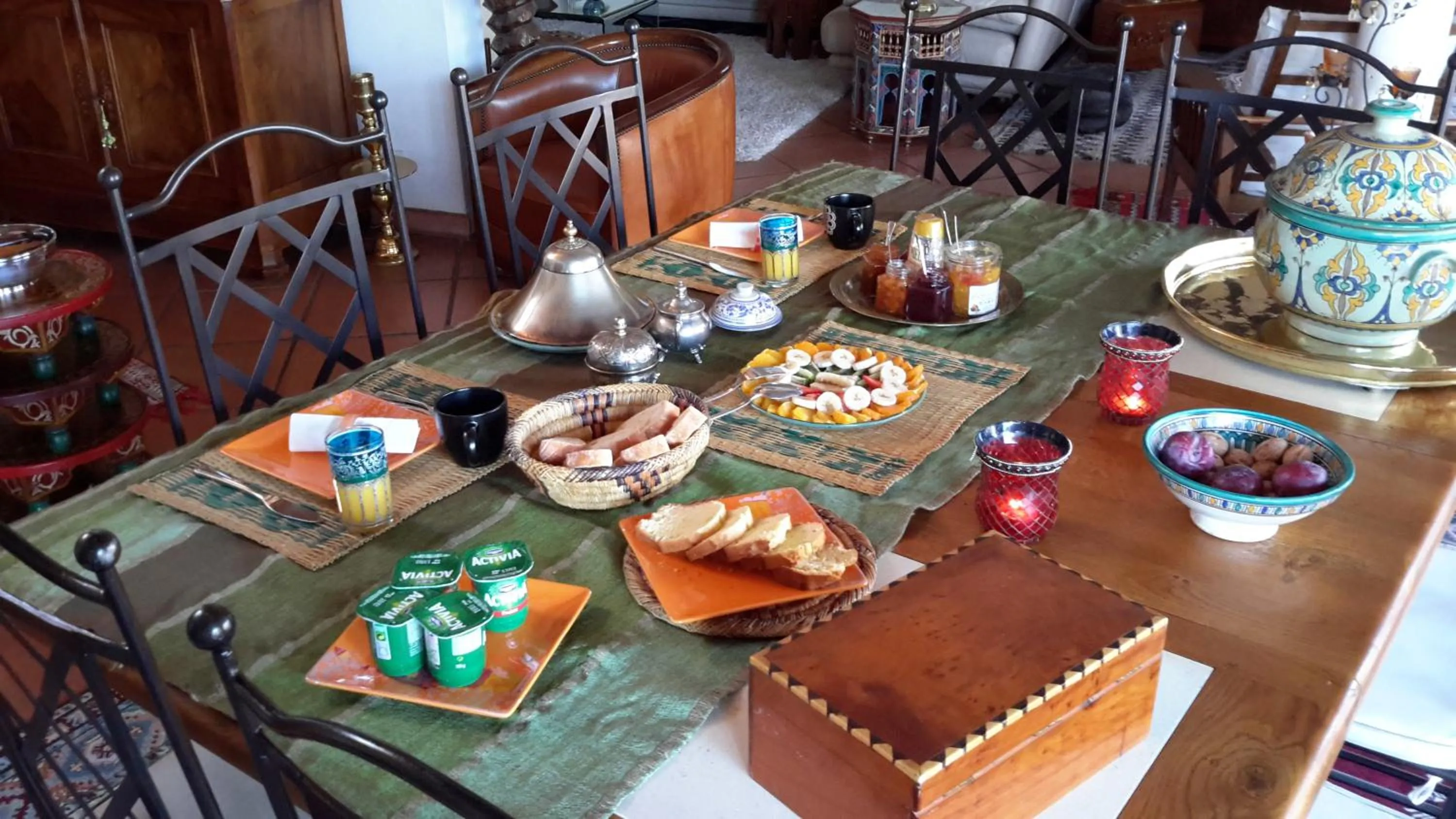 Breakfast in La Chambre De Salome
