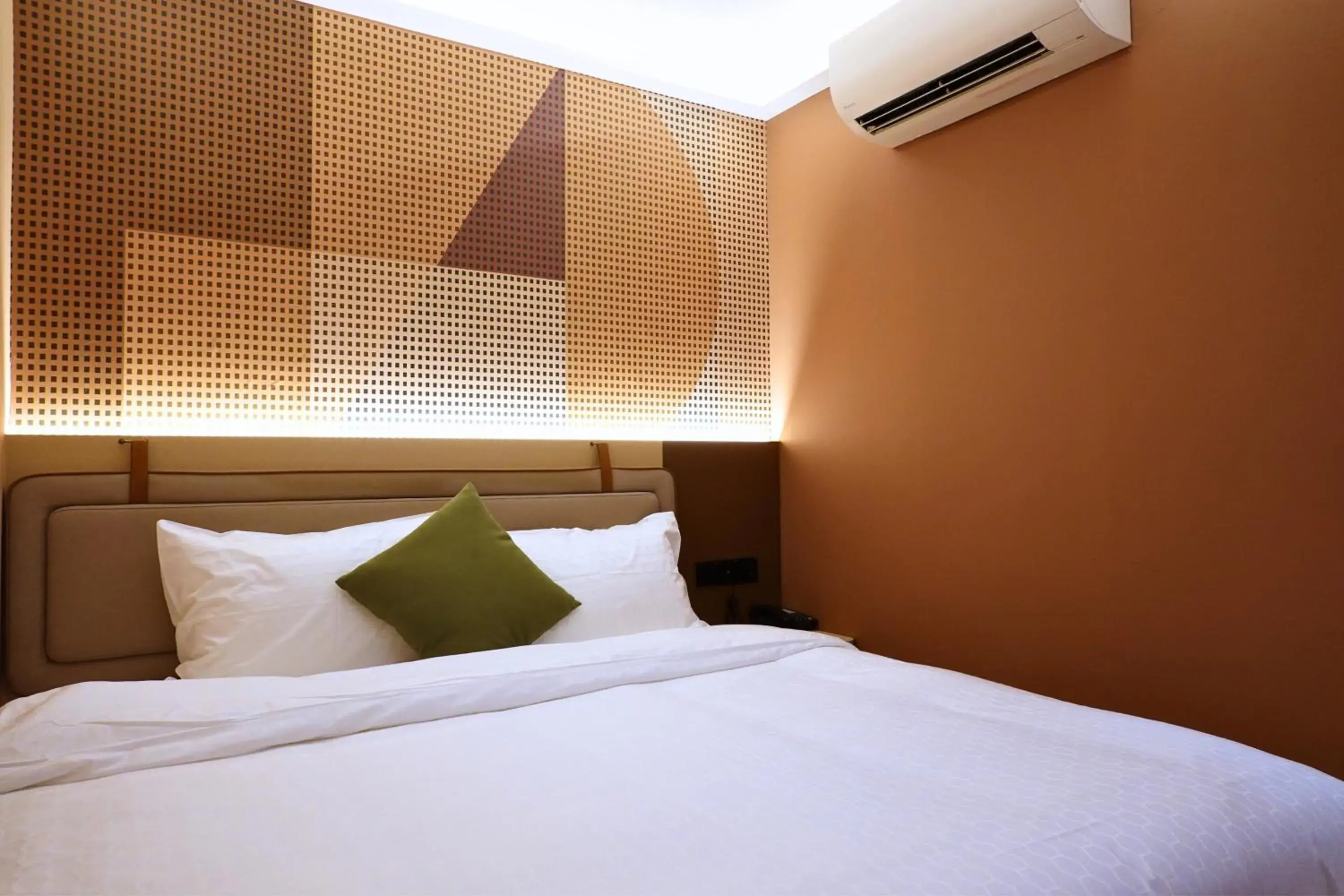Superior Queen Room ( No Window) in A Hotel Farrer Park - Newly Renovated Superior Queen Room ( No Window) in A Hotel Farrer Park - Newly Renovated