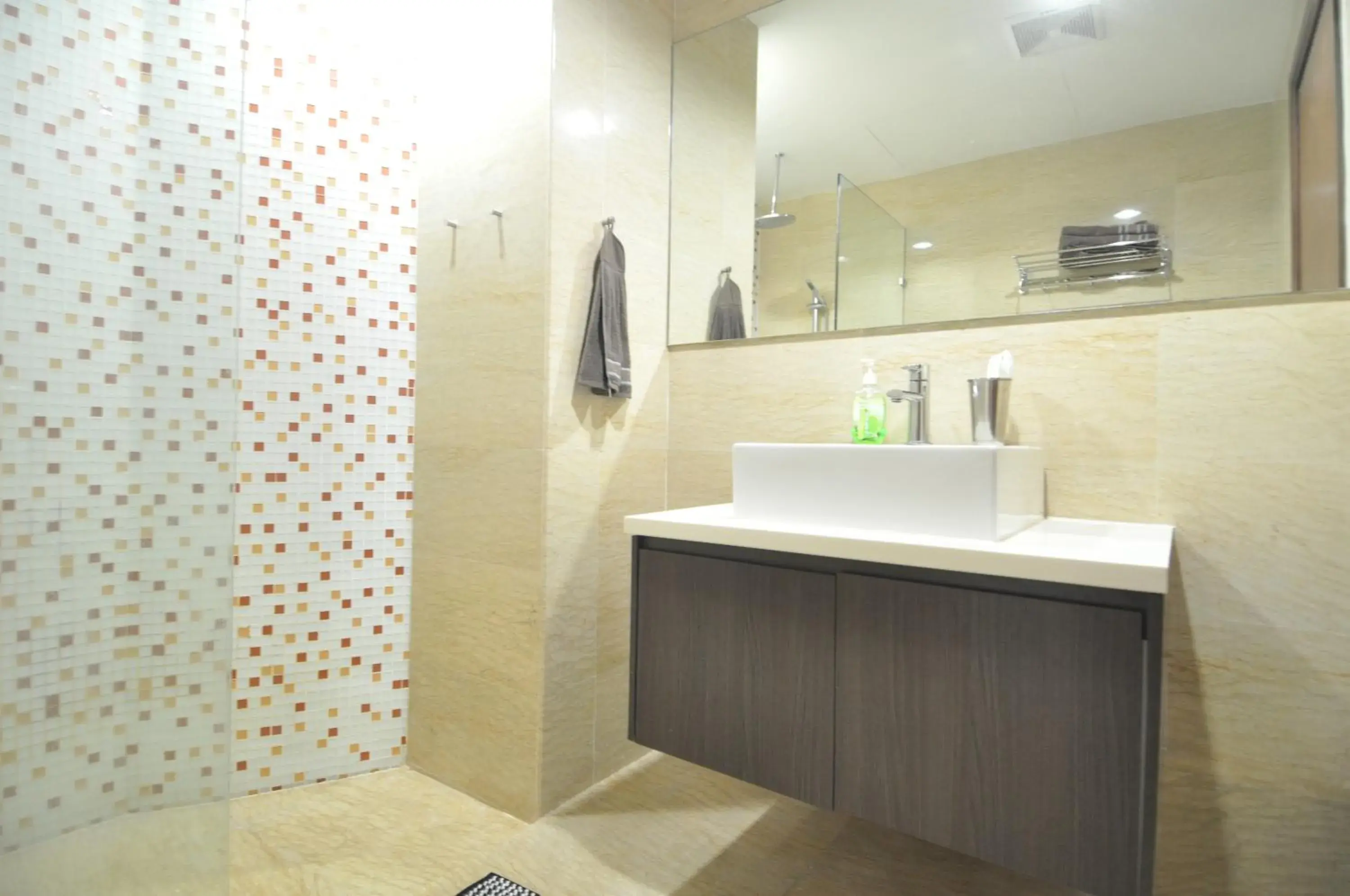 Shower in Amazing KLCC View @ Regalia Residence Shower in Amazing KLCC View @ Regalia Residence