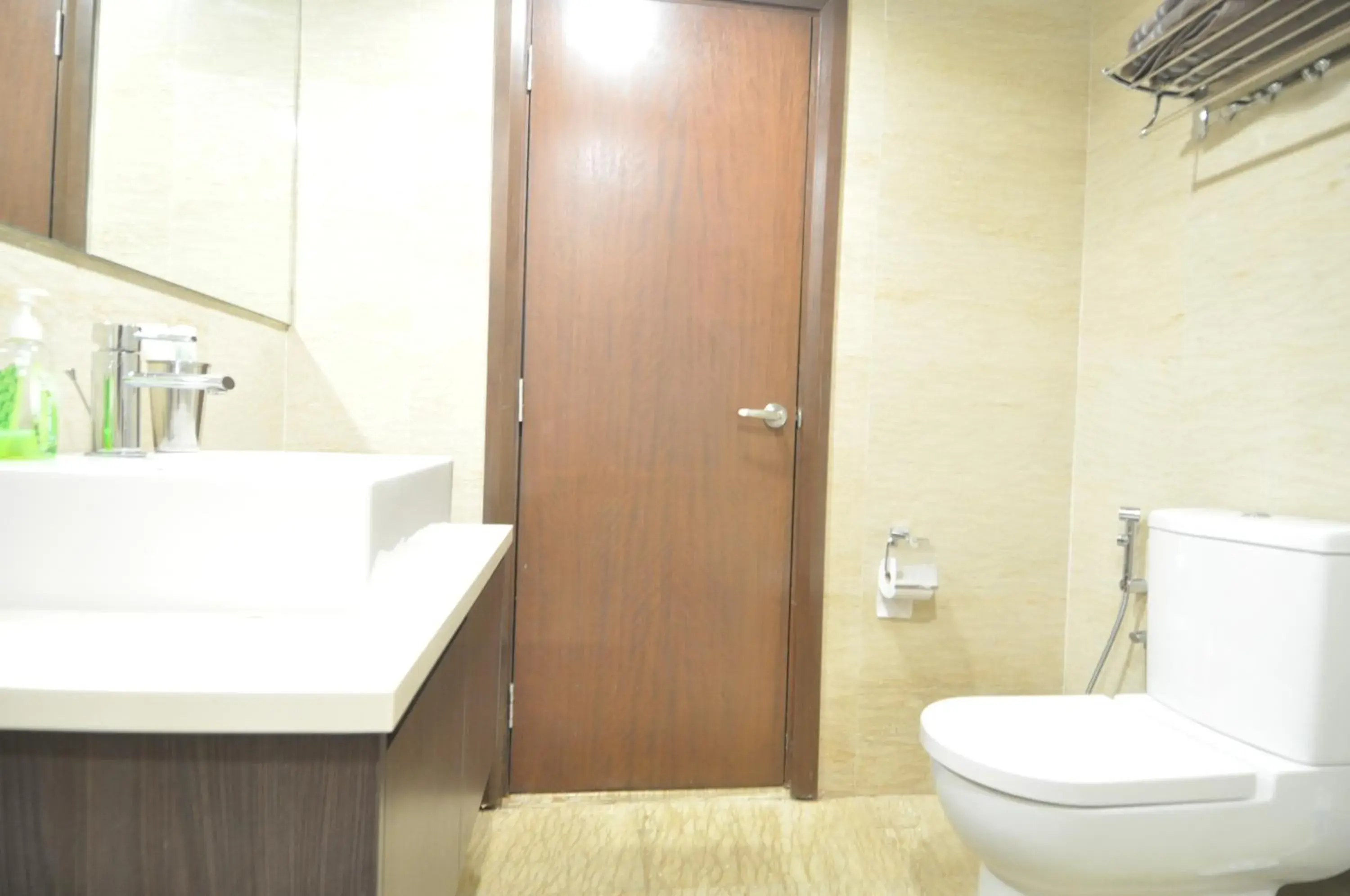 Shower in Amazing KLCC View @ Regalia Residence Shower in Amazing KLCC View @ Regalia Residence