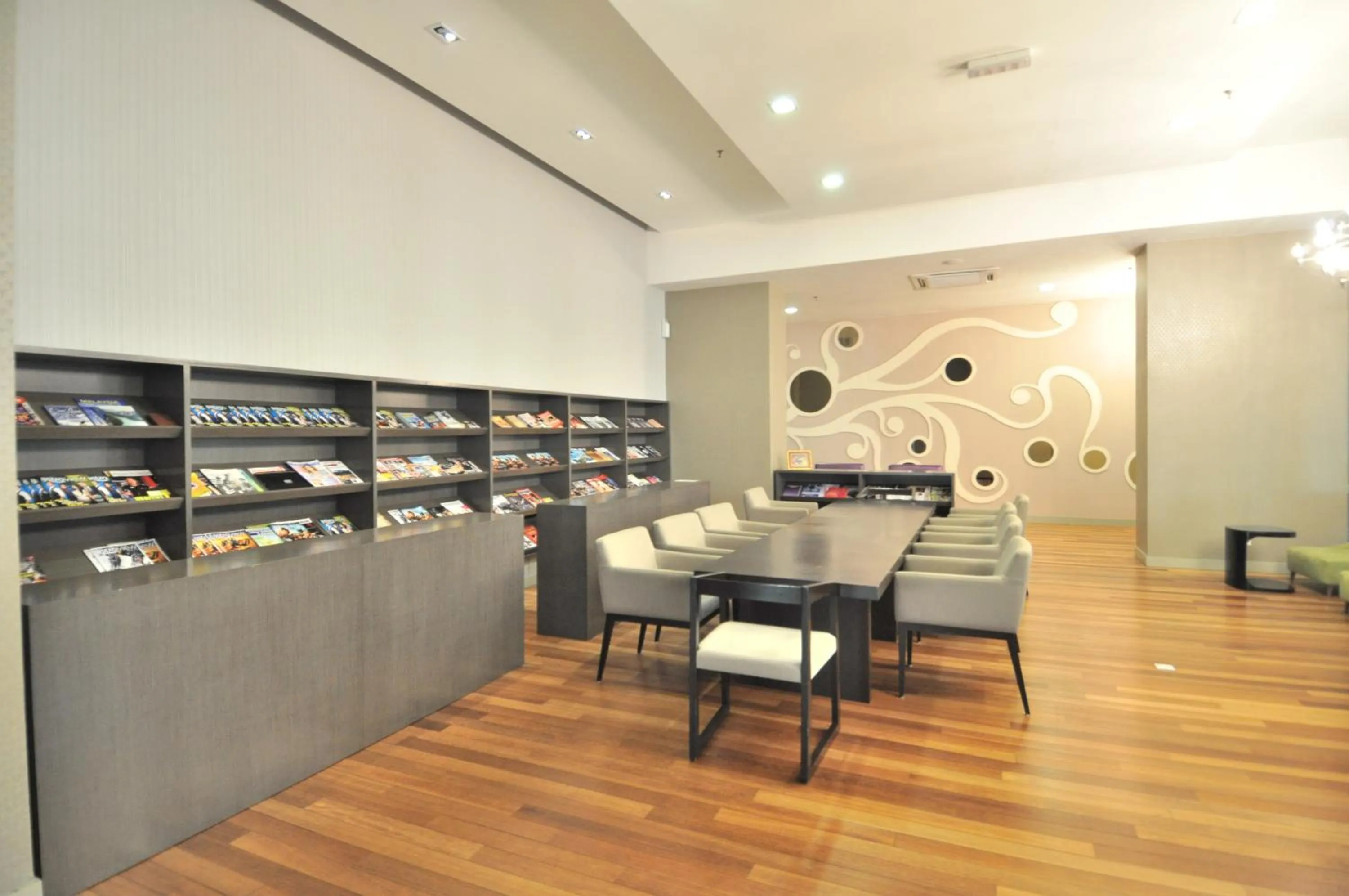 Library in Amazing KLCC View @ Regalia Residence