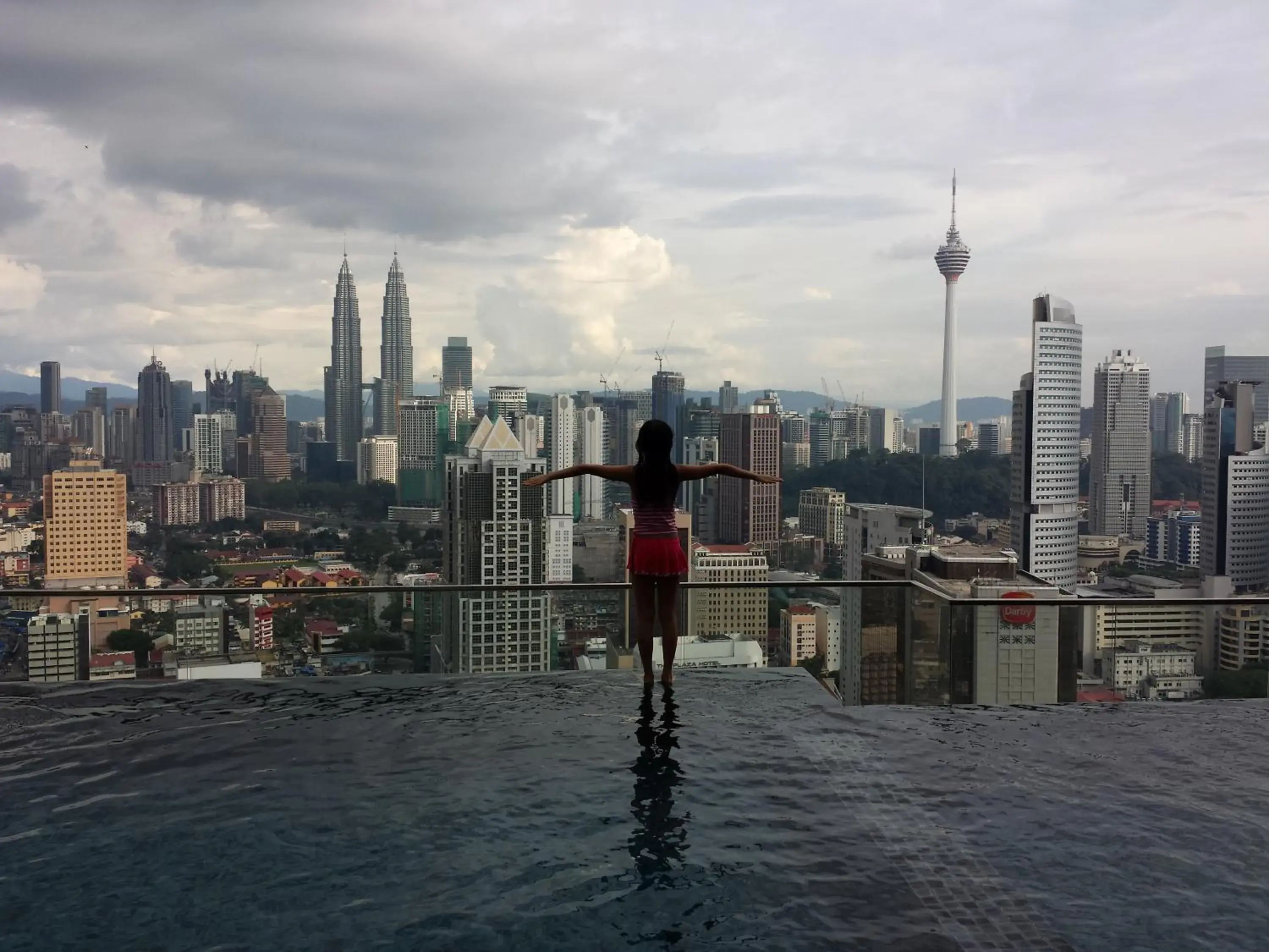 Day in Amazing KLCC View @ Regalia Residence Day in Amazing KLCC View @ Regalia Residence