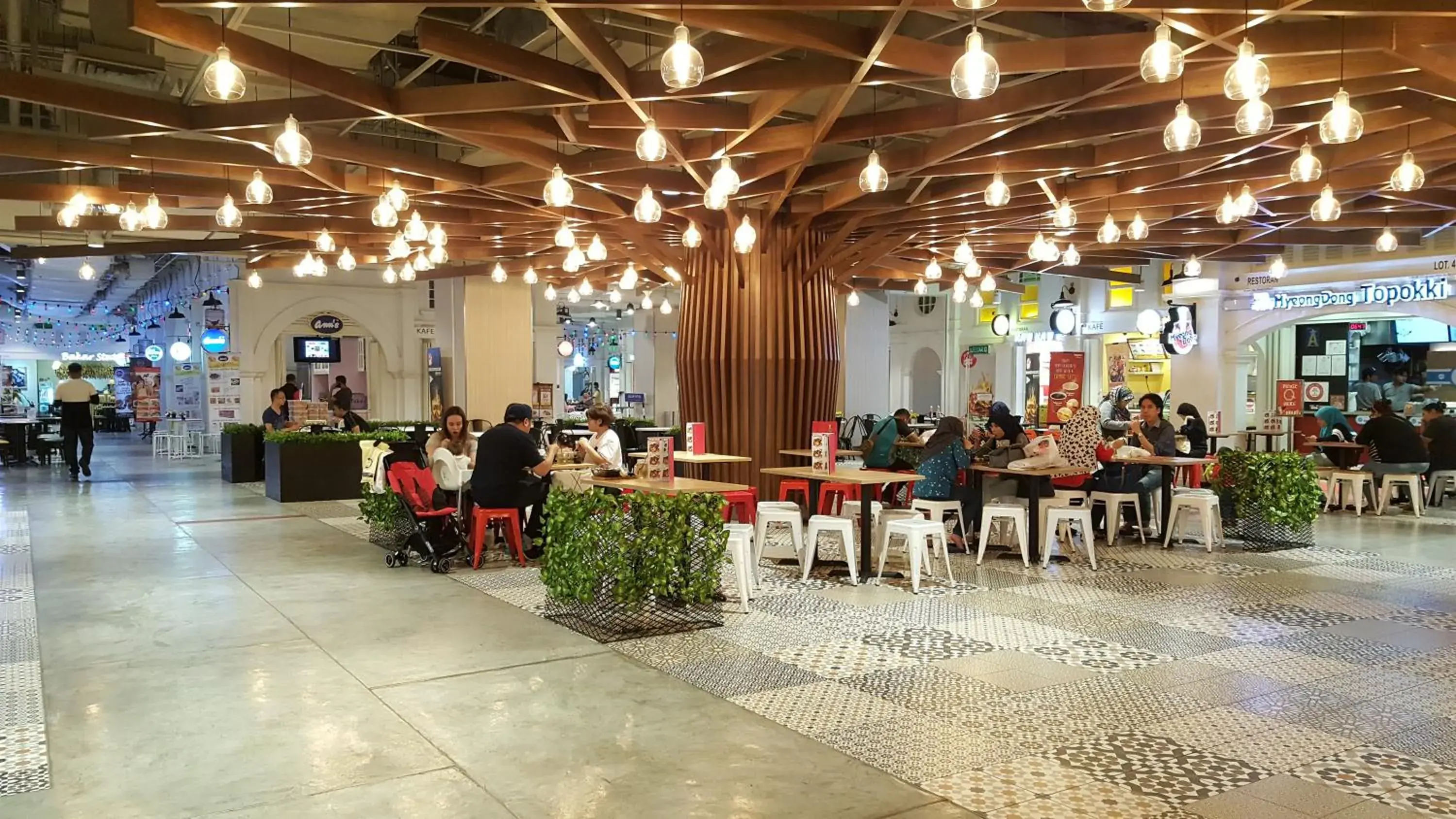 Shopping Area in Amazing KLCC View @ Regalia Residence Shopping Area in Amazing KLCC View @ Regalia Residence