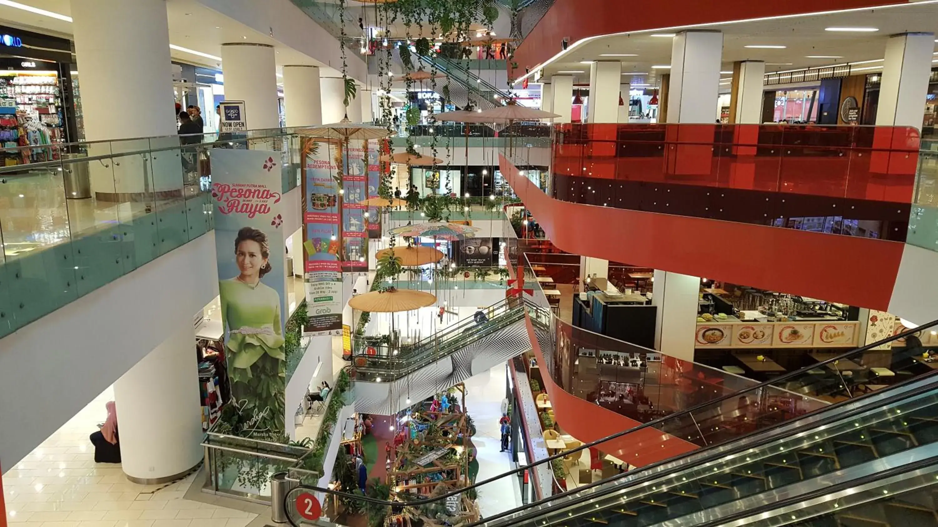 Shopping Area in Amazing KLCC View @ Regalia Residence Shopping Area in Amazing KLCC View @ Regalia Residence