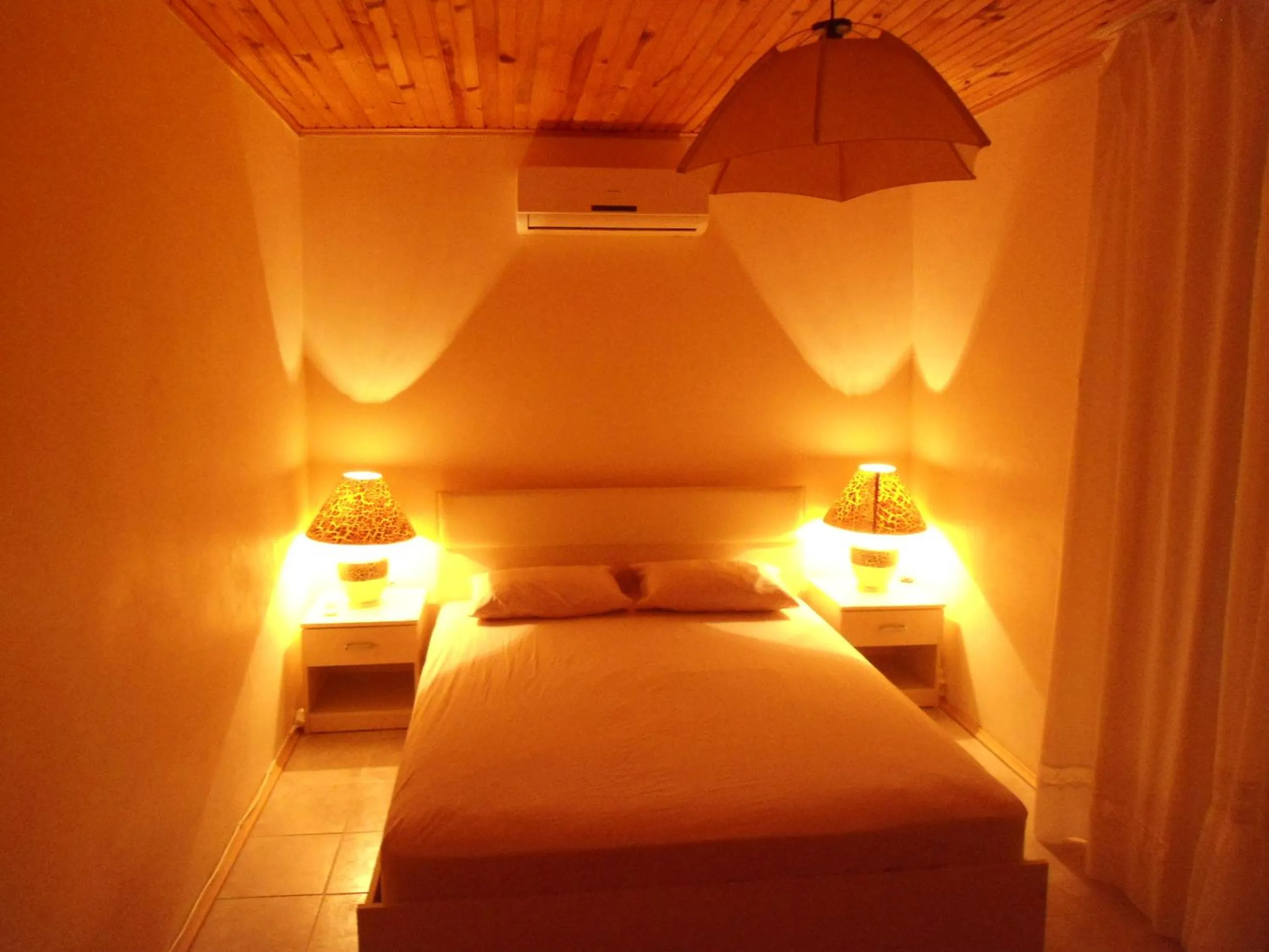 Photo of the whole room, Bed in Bungalow Halil