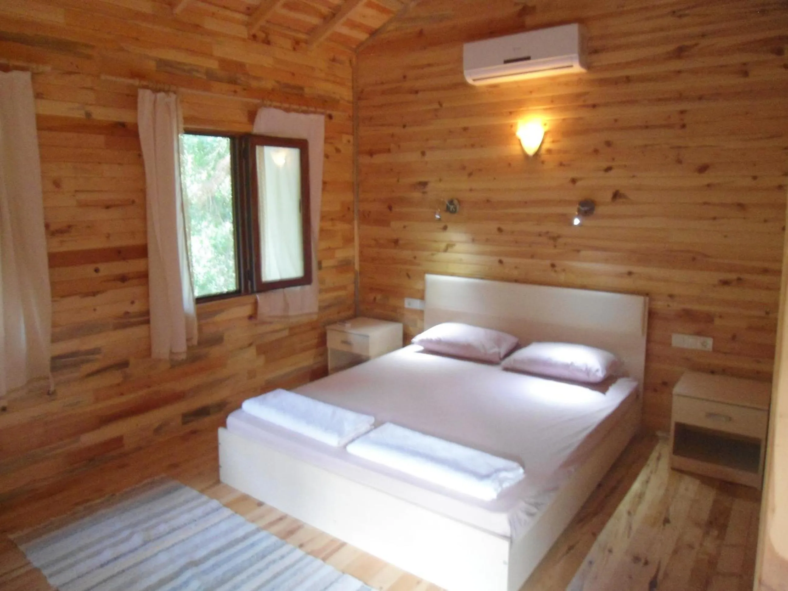 Photo of the whole room, Bed in Bungalow Halil