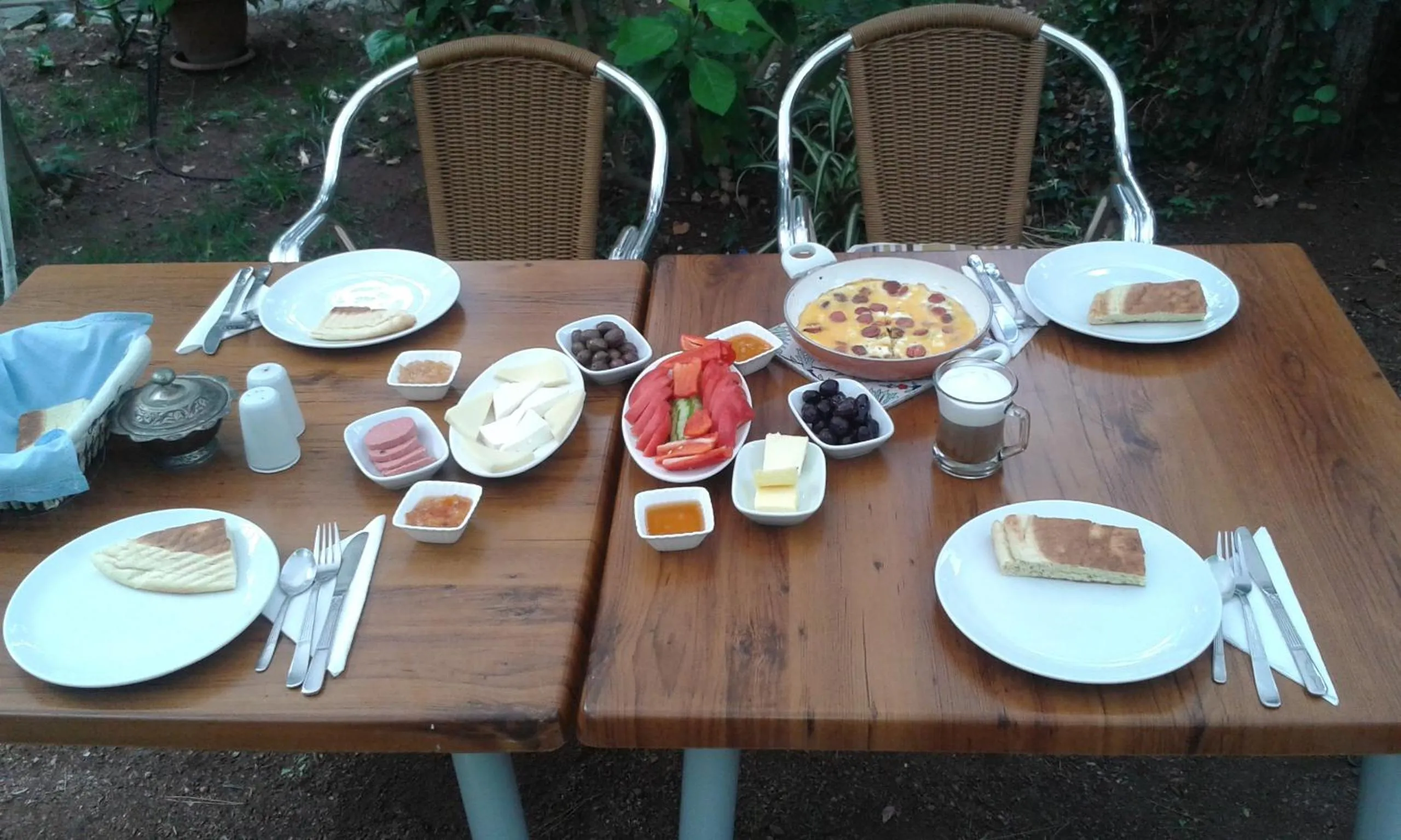 Food and drinks in Bungalow Halil