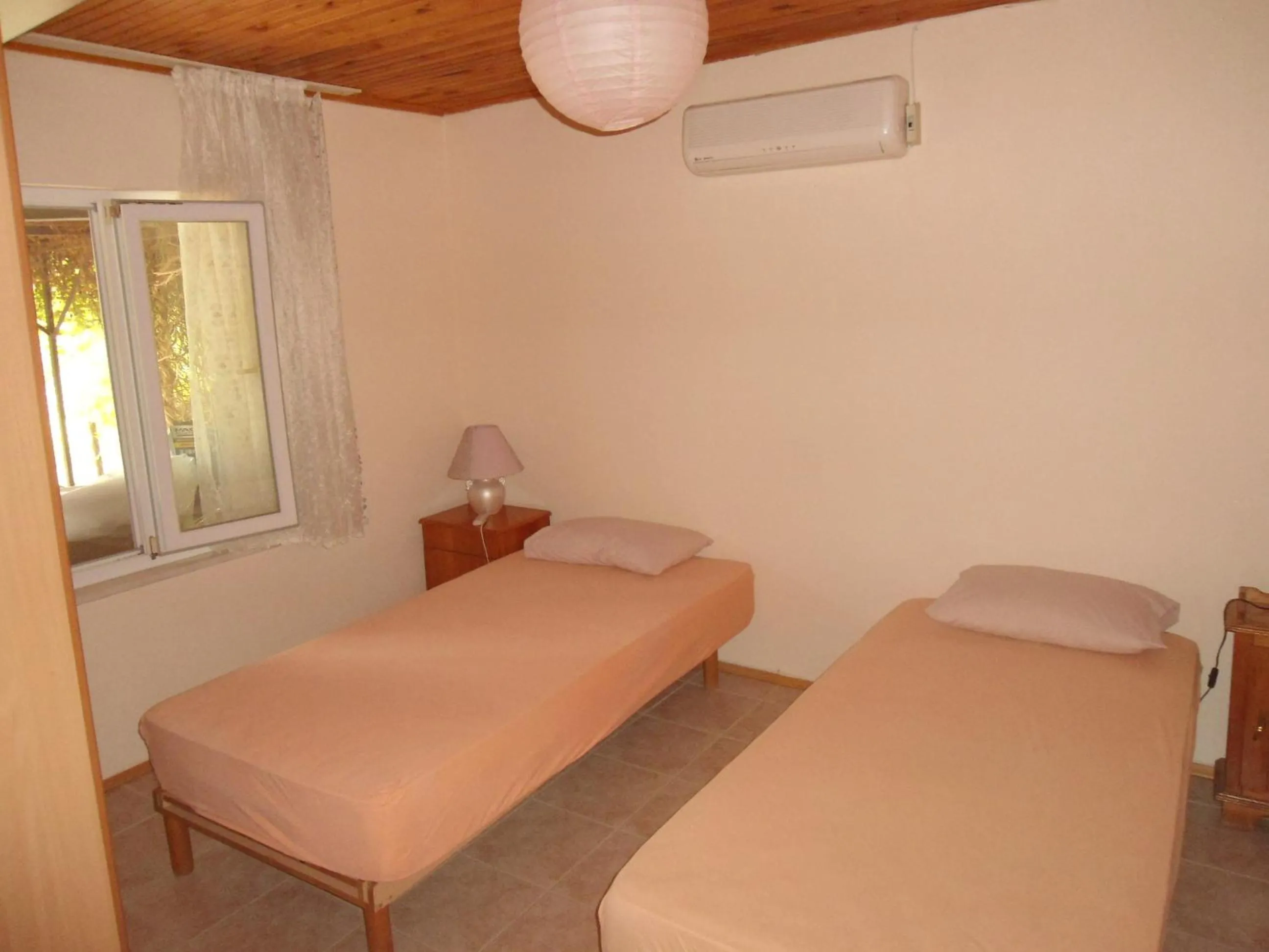 Photo of the whole room, Bed in Bungalow Halil