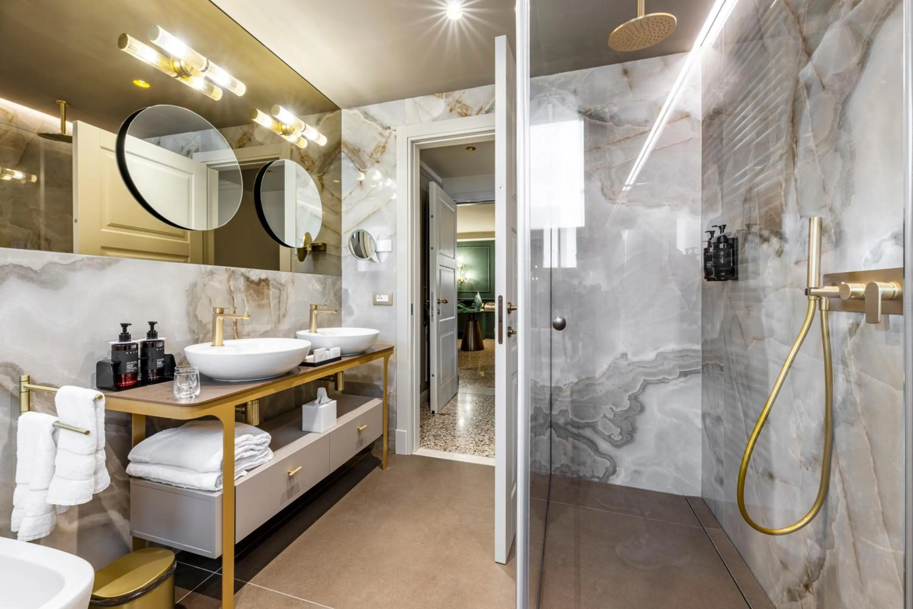 Shower in Hotel Villa Viridia