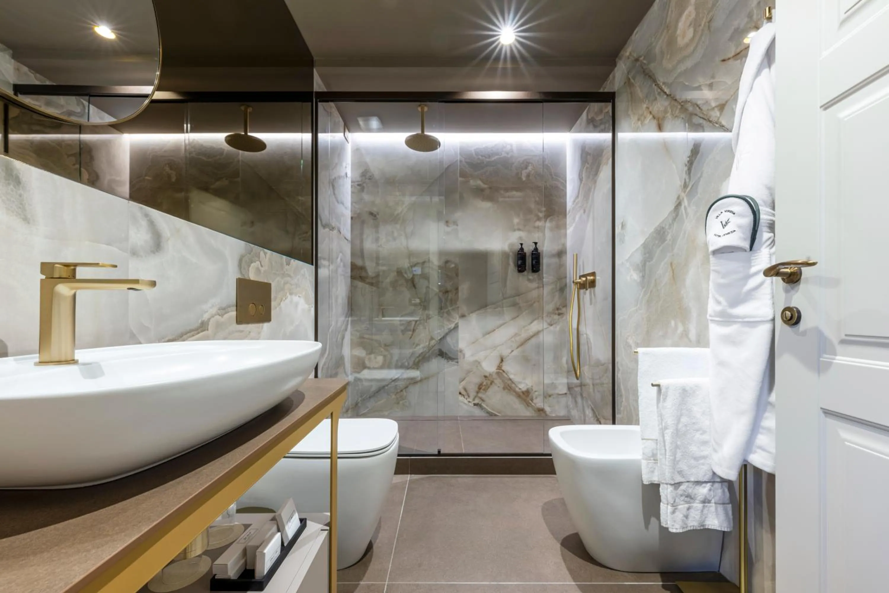 Shower in Hotel Villa Viridia