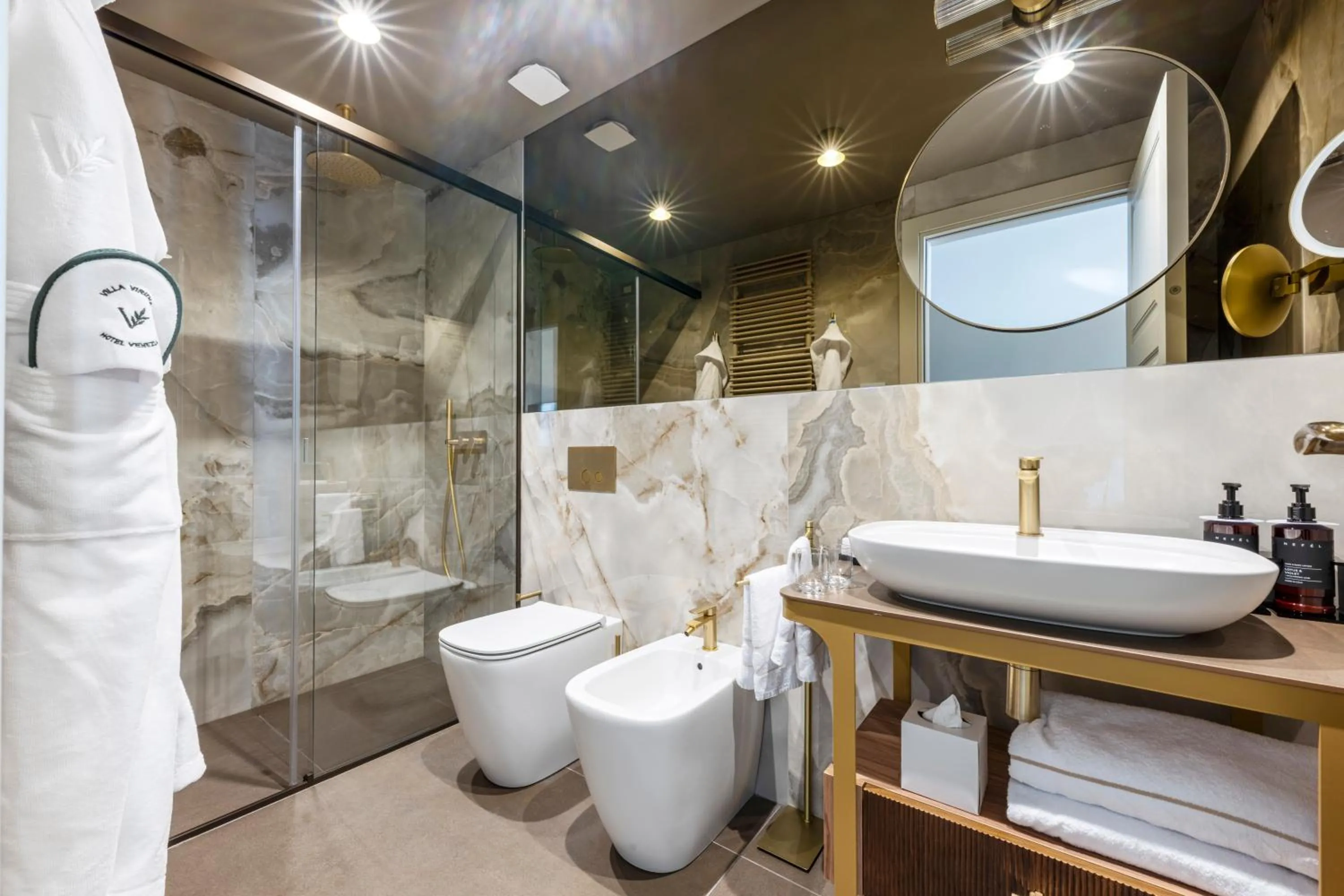 Shower in Hotel Villa Viridia