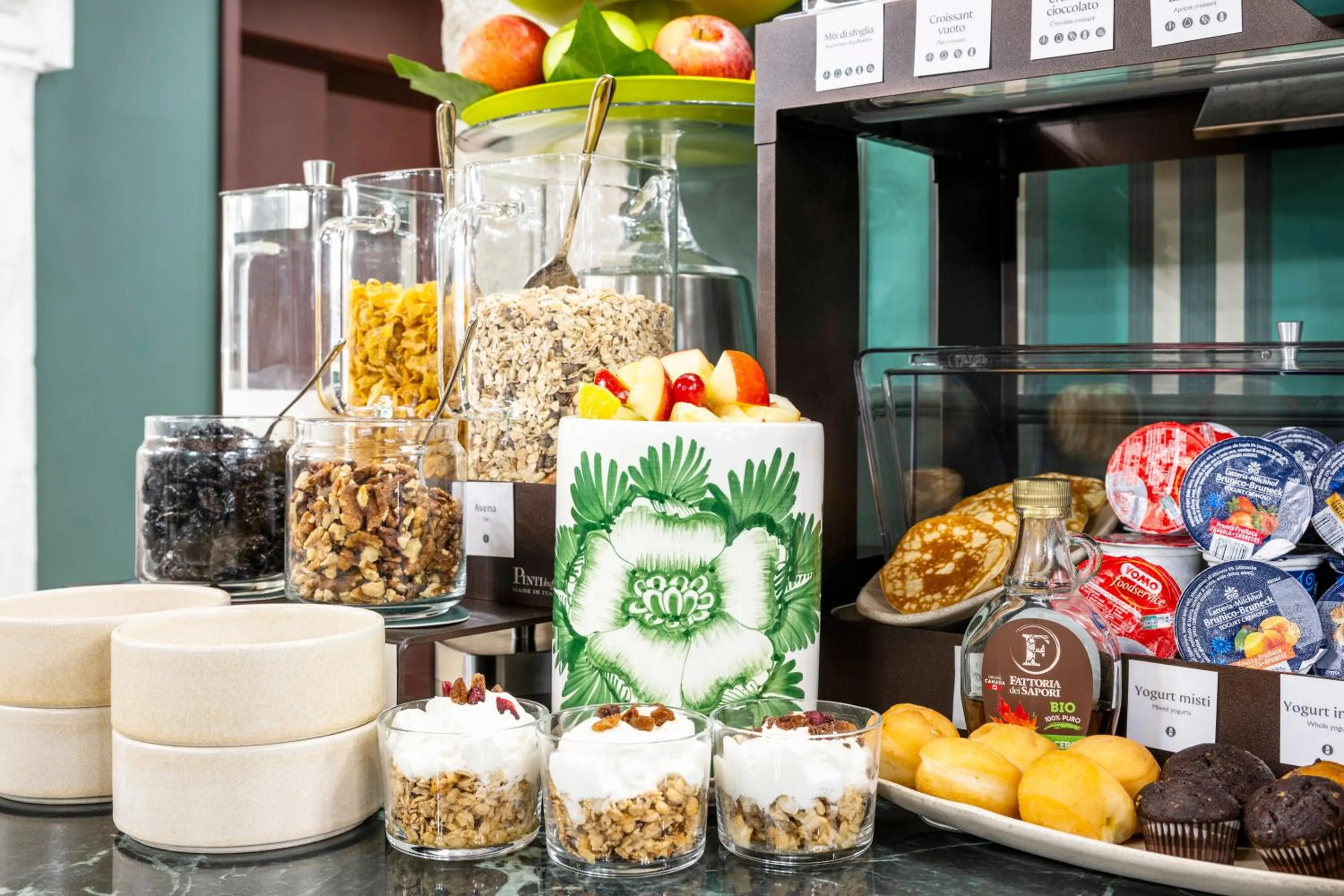 Food and drinks in Hotel Villa Viridia