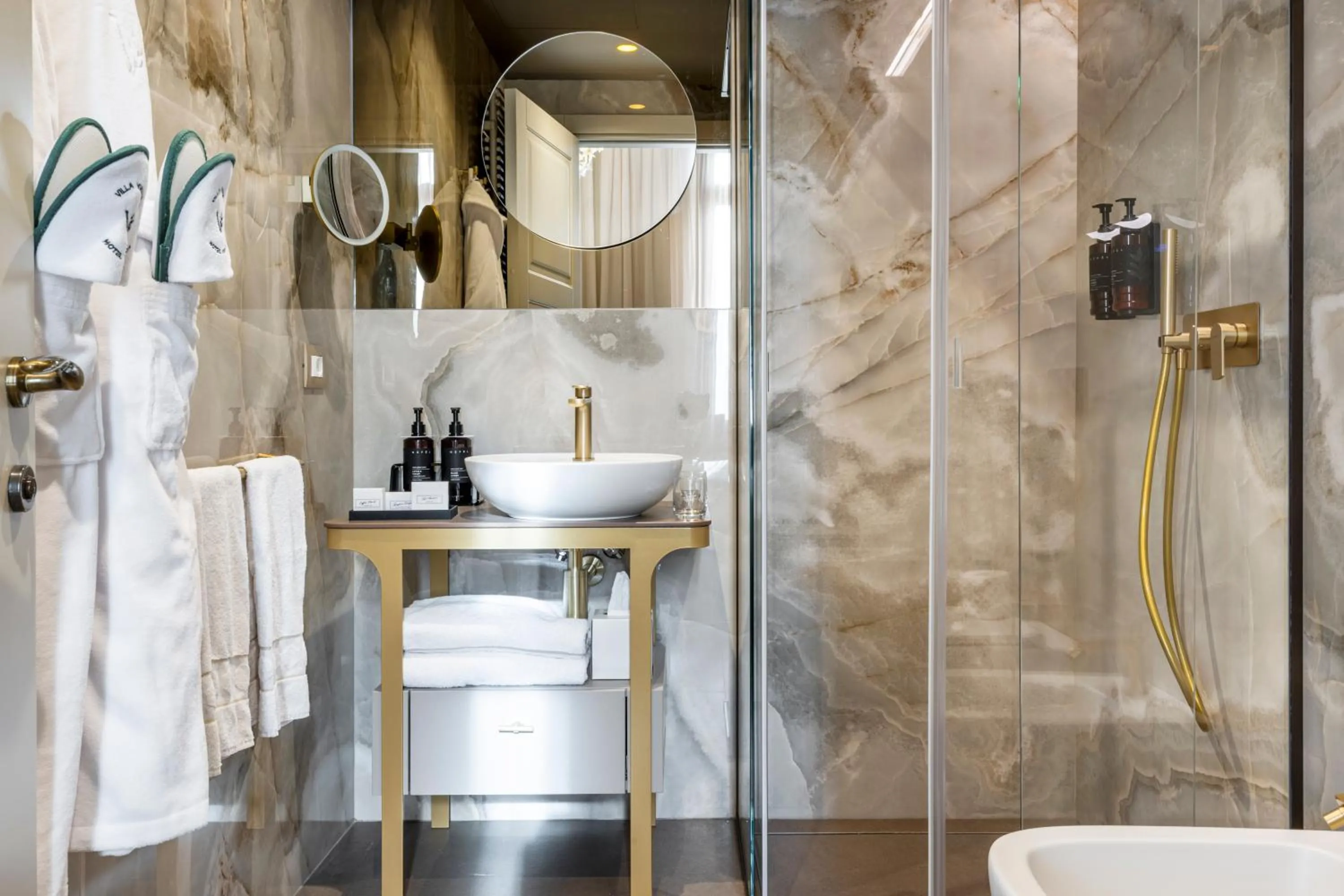 Shower in Hotel Villa Viridia