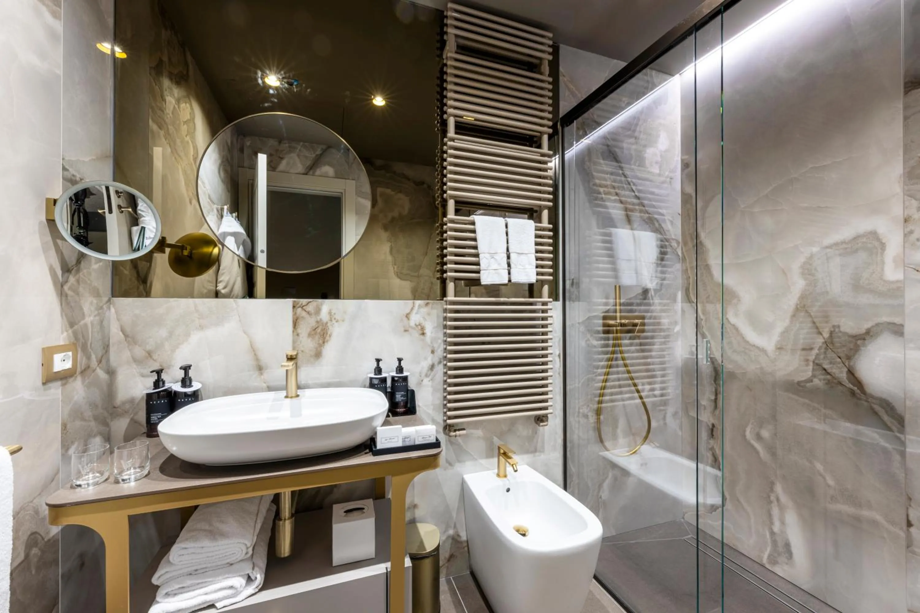 Shower in Hotel Villa Viridia