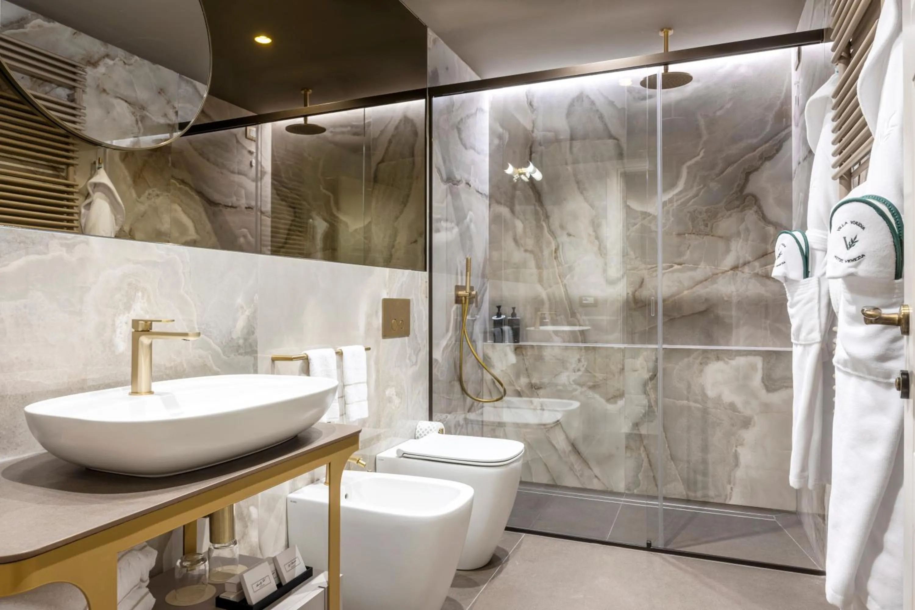 Shower in Hotel Villa Viridia