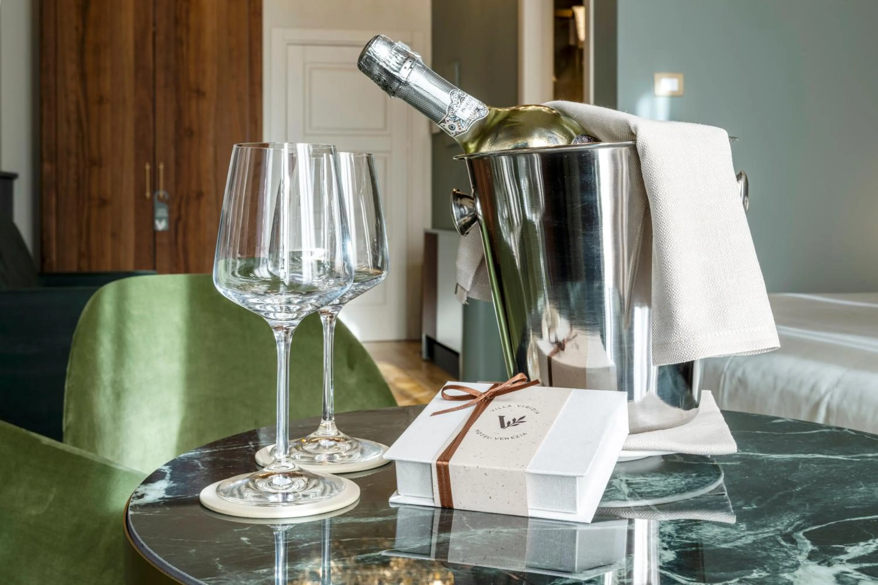 Food and drinks in Hotel Villa Viridia
