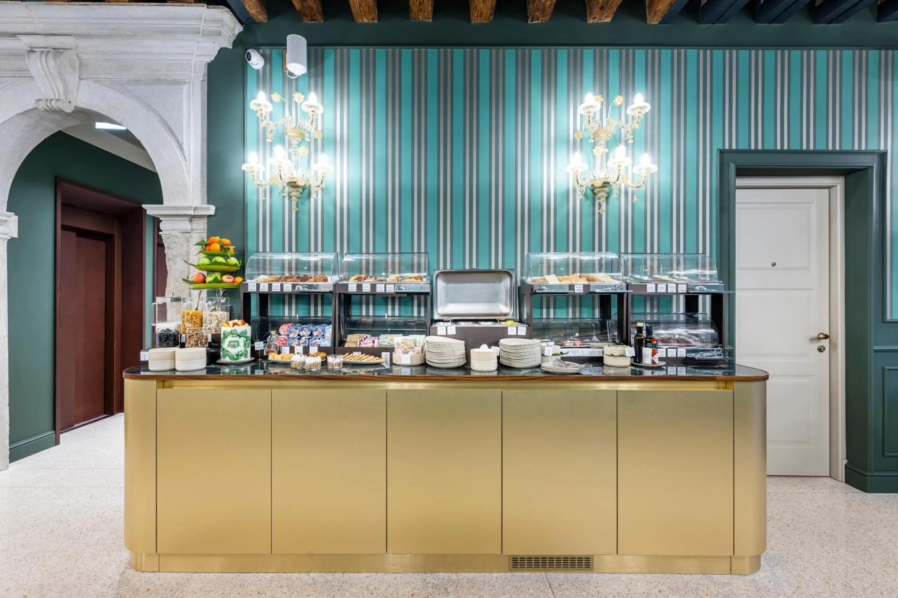 Buffet breakfast in Hotel Villa Viridia