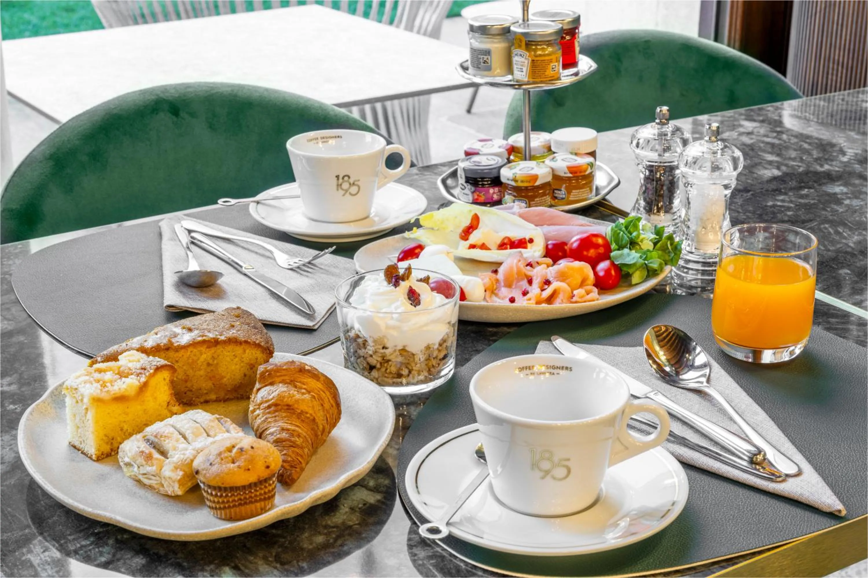 Food and drinks in Hotel Villa Viridia