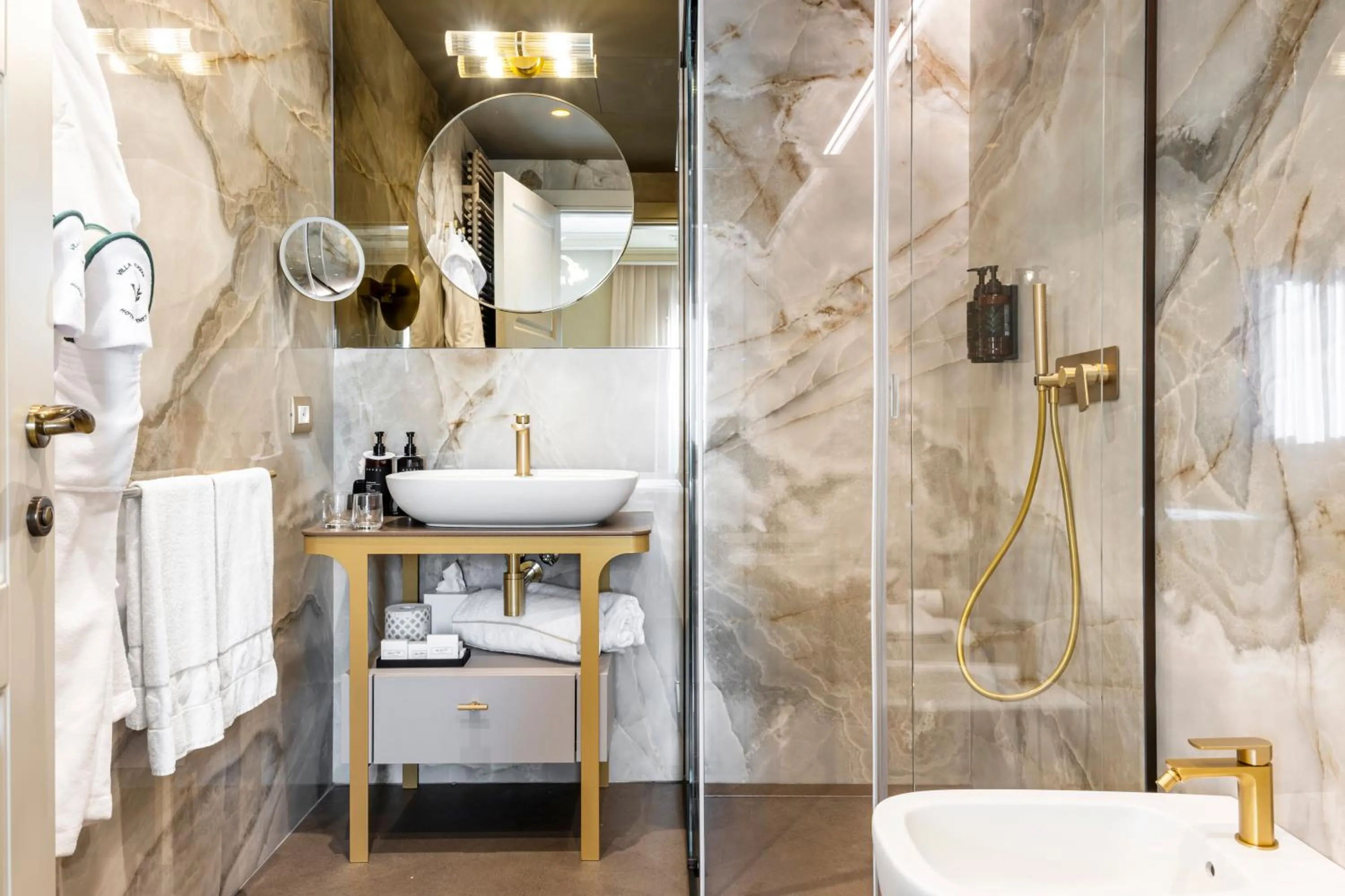 Shower in Hotel Villa Viridia