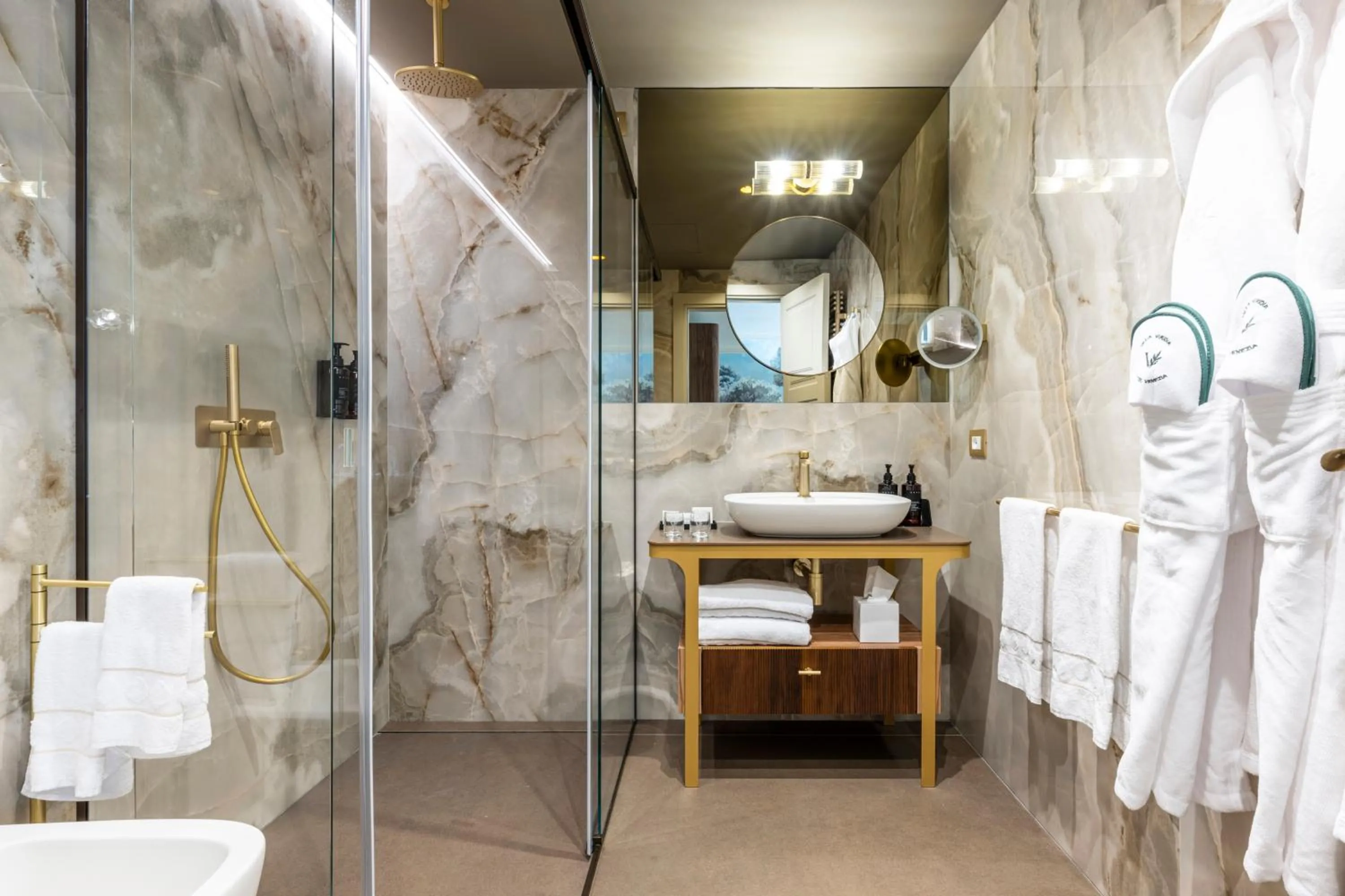 Shower in Hotel Villa Viridia