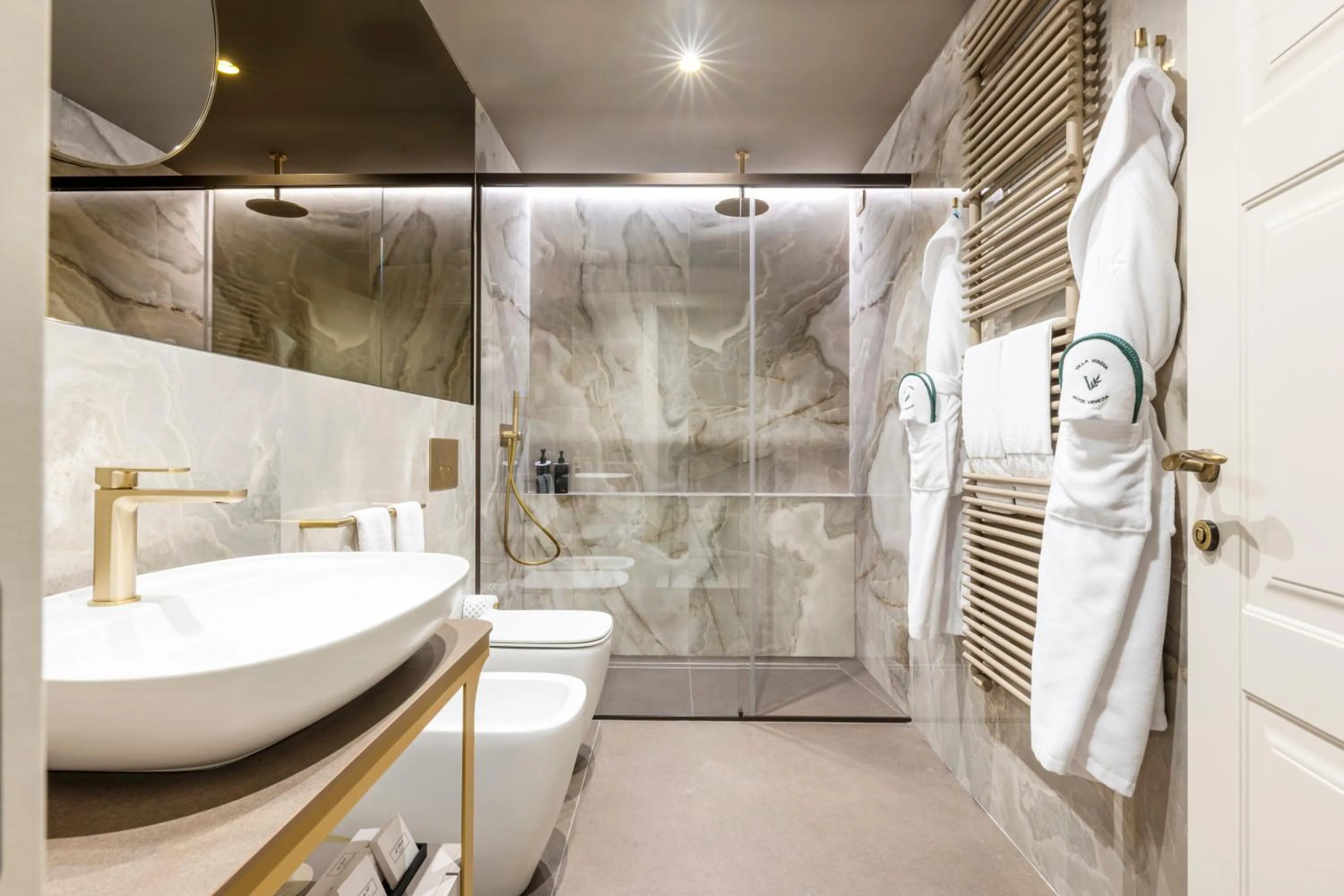 Shower in Hotel Villa Viridia
