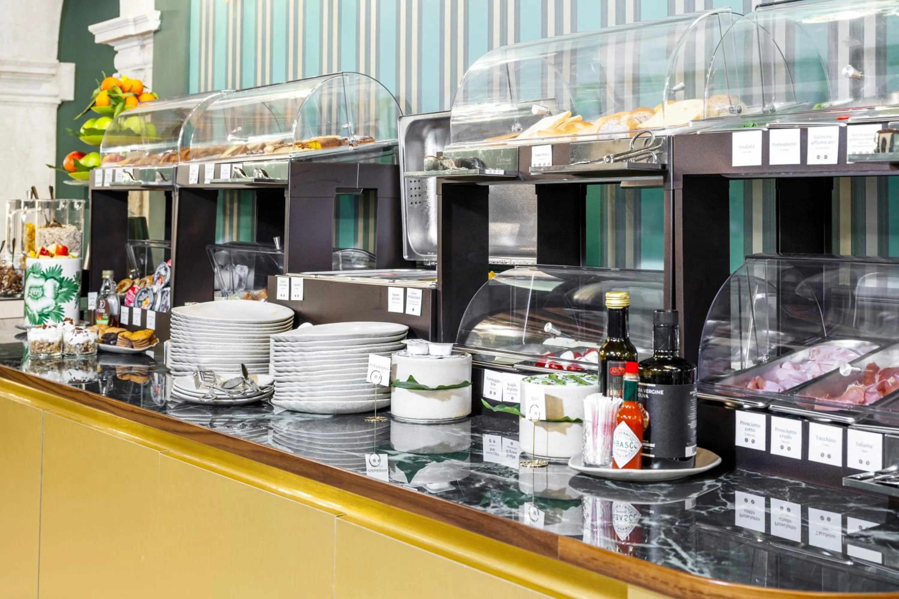 Food and drinks in Hotel Villa Viridia