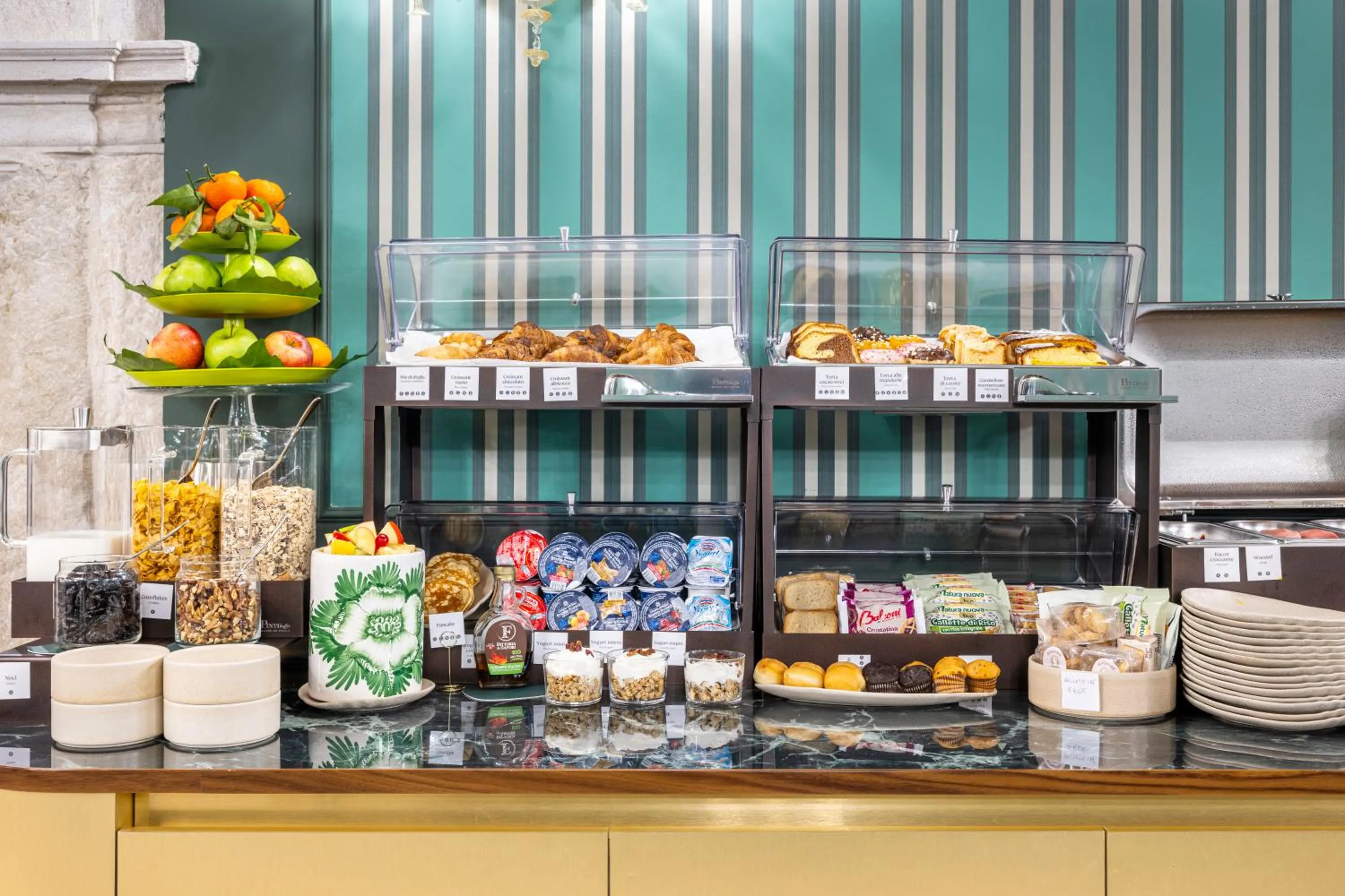 Food and drinks in Hotel Villa Viridia