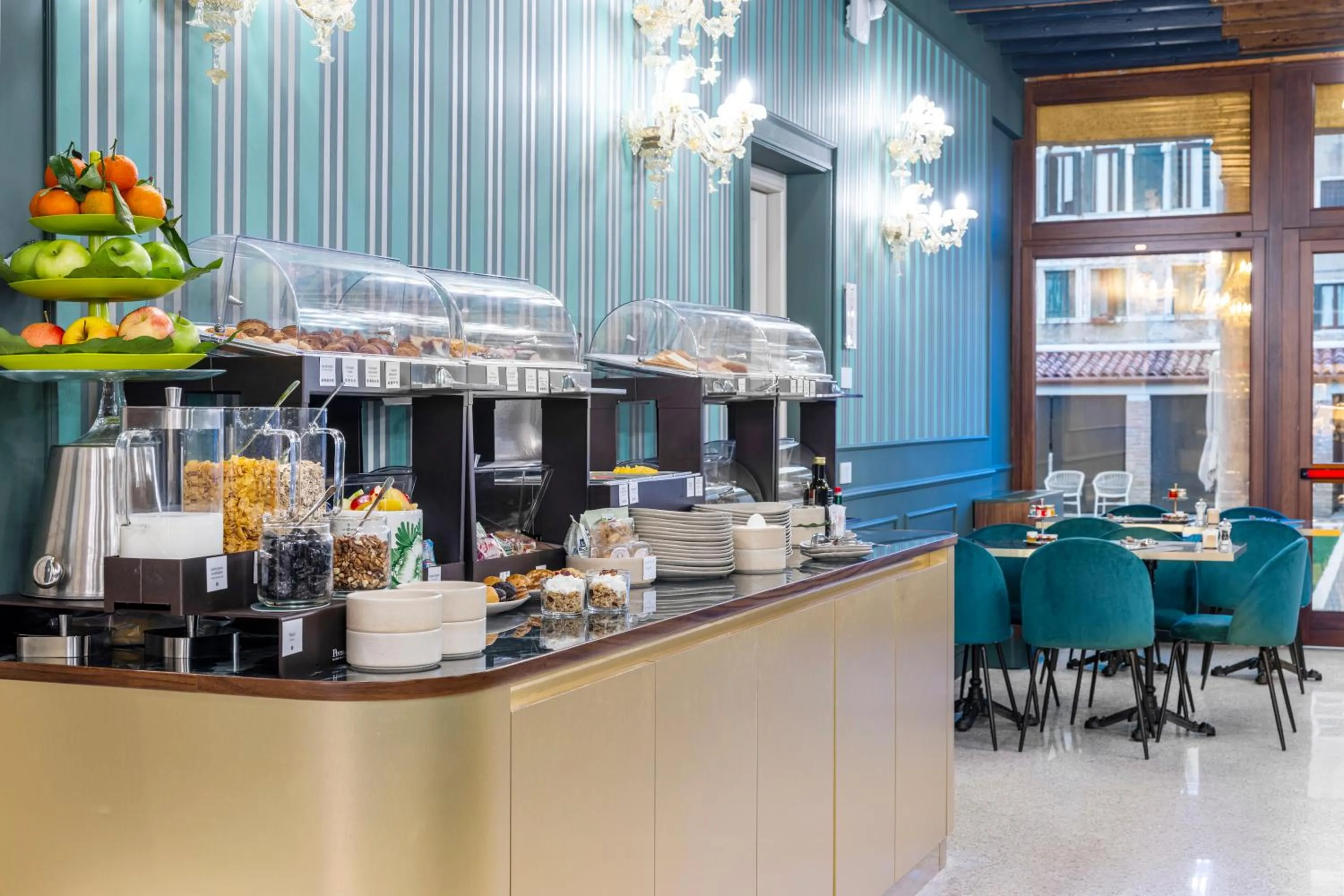 Food and drinks in Hotel Villa Viridia