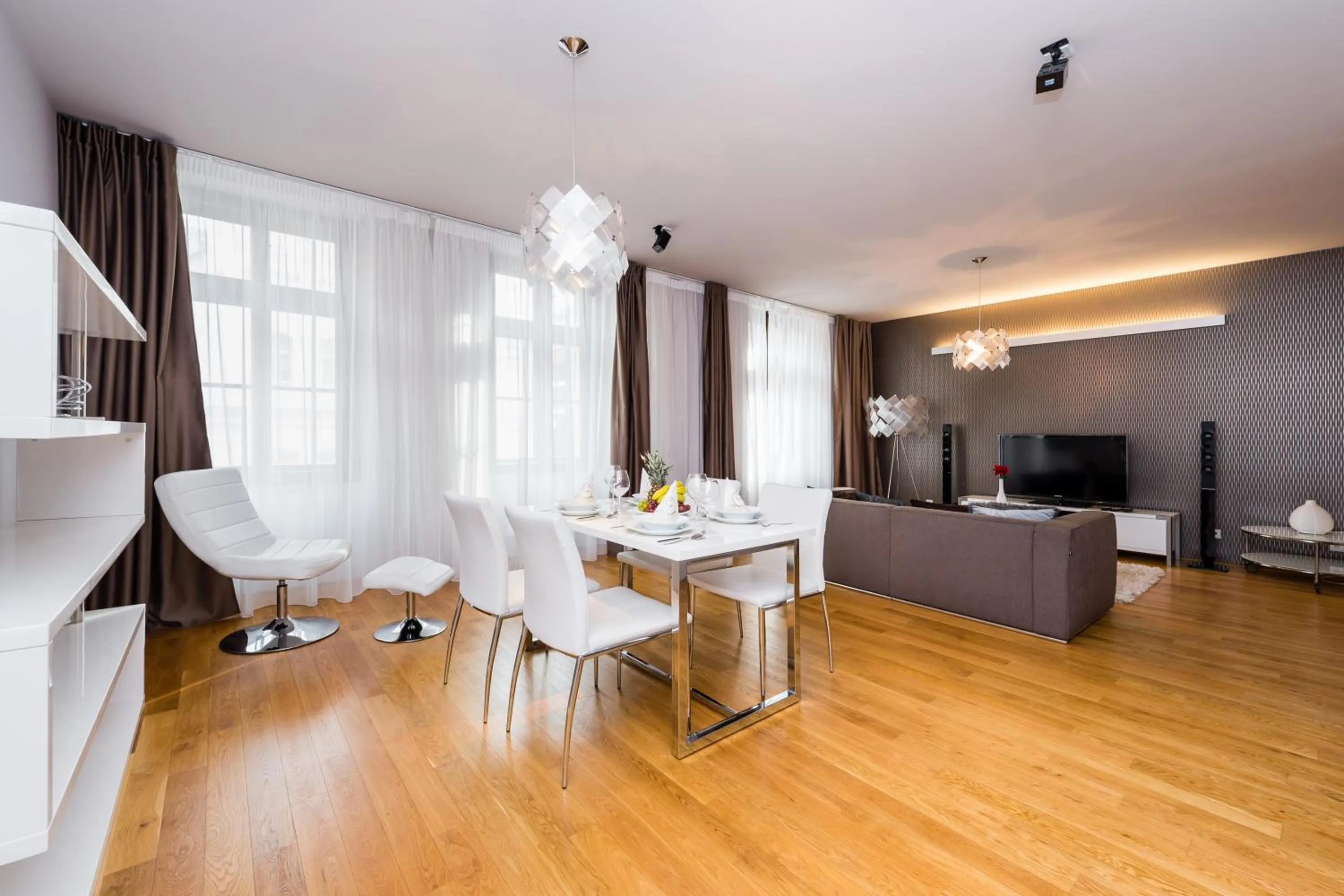 Photo of the whole room in Karlin Residence by TKC