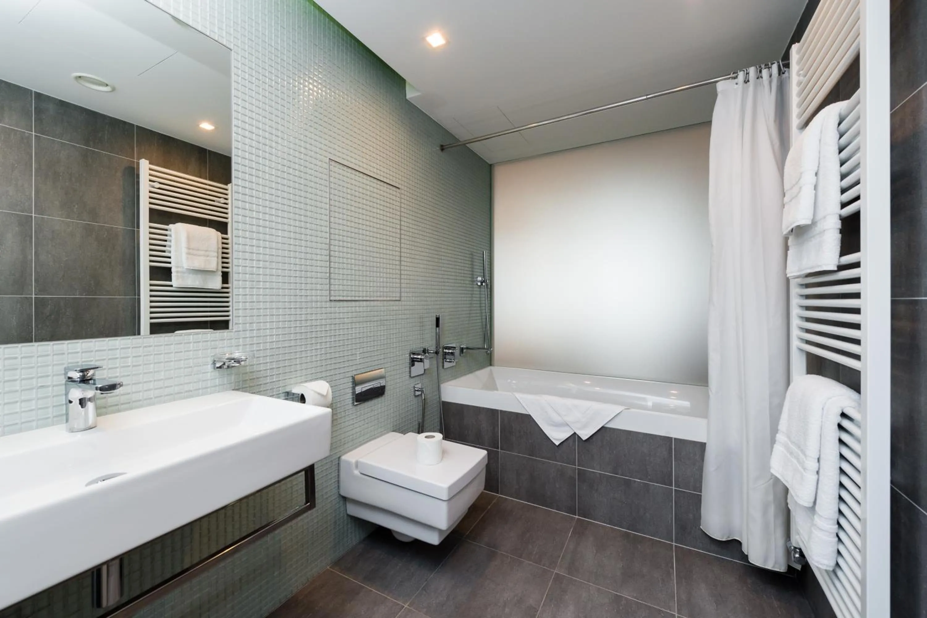 Photo of the whole room in Karlin Residence by TKC