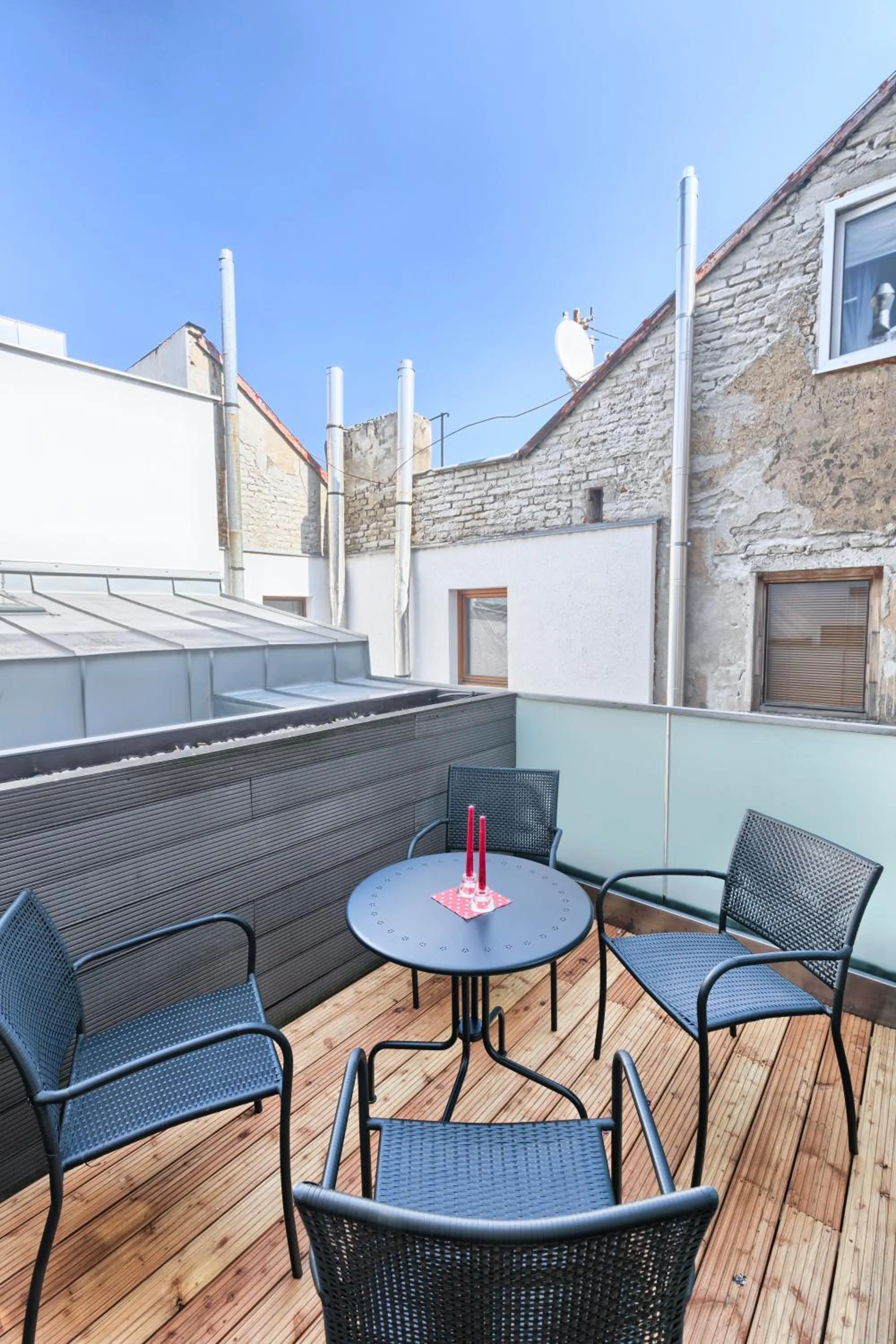 Balcony/Terrace in Karlin Residence by TKC